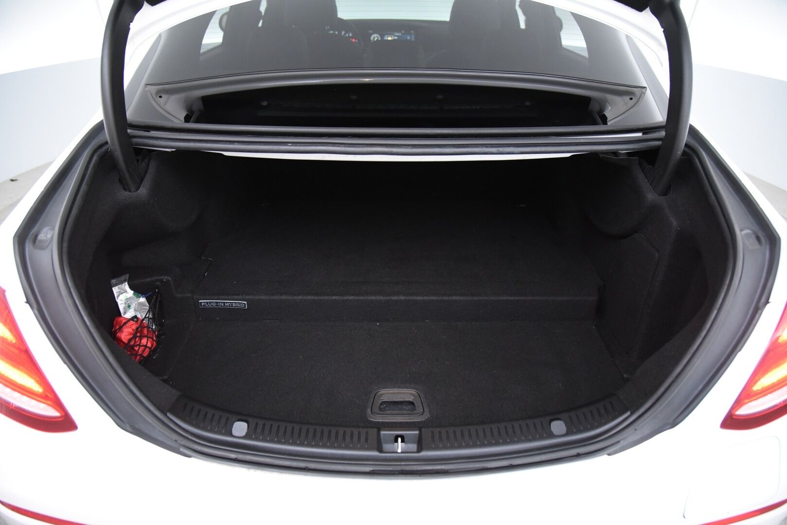 Mercedes-Benz E 2018 350 e A Premium Business AMG / Distronic+ / Panorama / P-kamera / NAVI / Ambiente valaistus / LED high performance - Juuri Tehty Laaja Huolto !