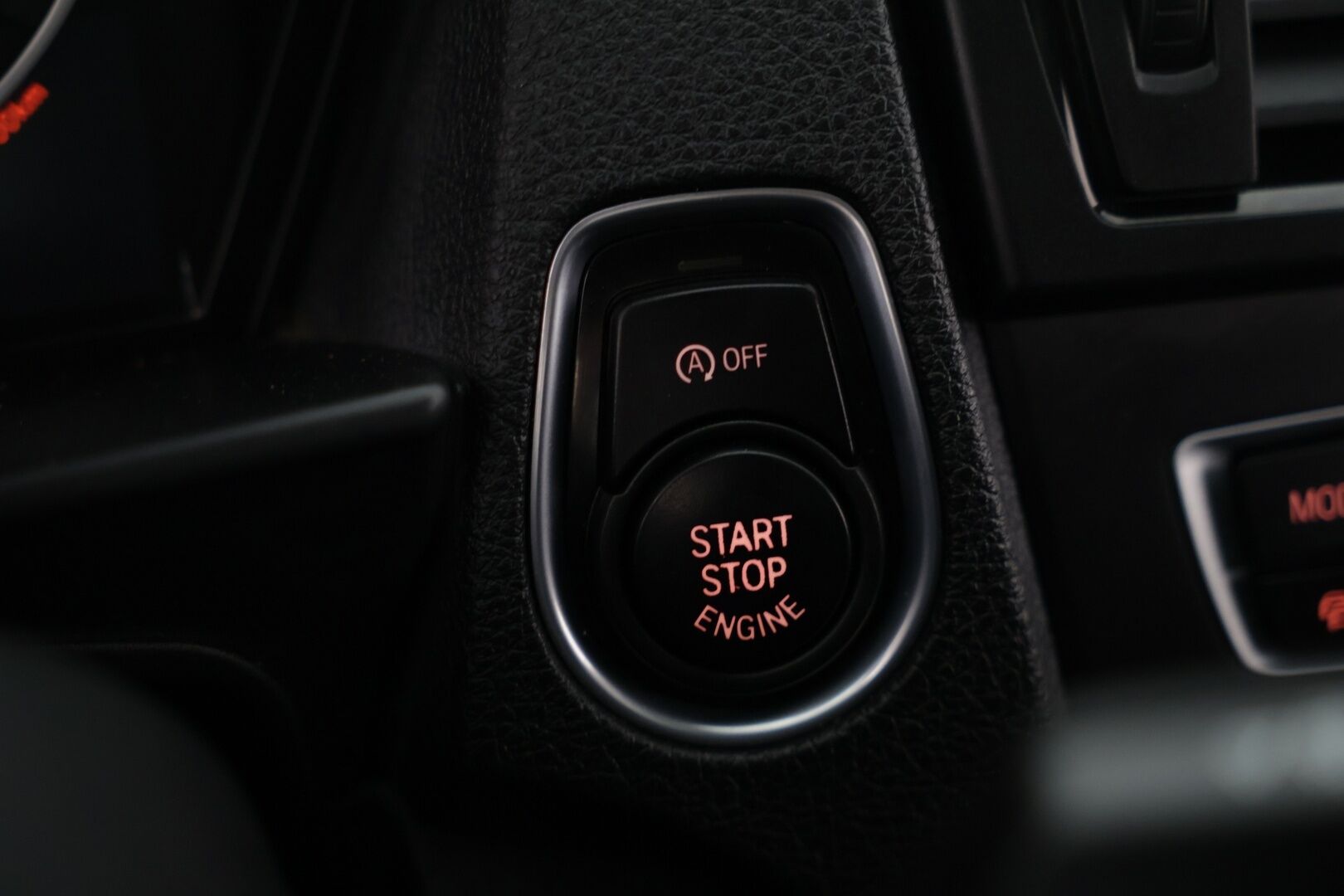 BMW M135I 2013 F21 Hatchback M135i A xDrive - | Juuri Katsastettu! | Kattavat huollot, KK laakerit tehty! | Harman & Kardon | Nahkapenkit sähkösäädöillä, kuljettaja muistilla | Peruutustutka ja kamera |