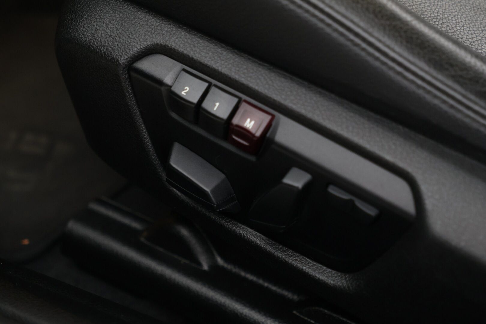 BMW M135I 2013 F21 Hatchback M135i A xDrive - | Juuri Katsastettu! | Kattavat huollot, KK laakerit tehty! | Harman & Kardon | Nahkapenkit sähkösäädöillä, kuljettaja muistilla | Peruutustutka ja kamera |