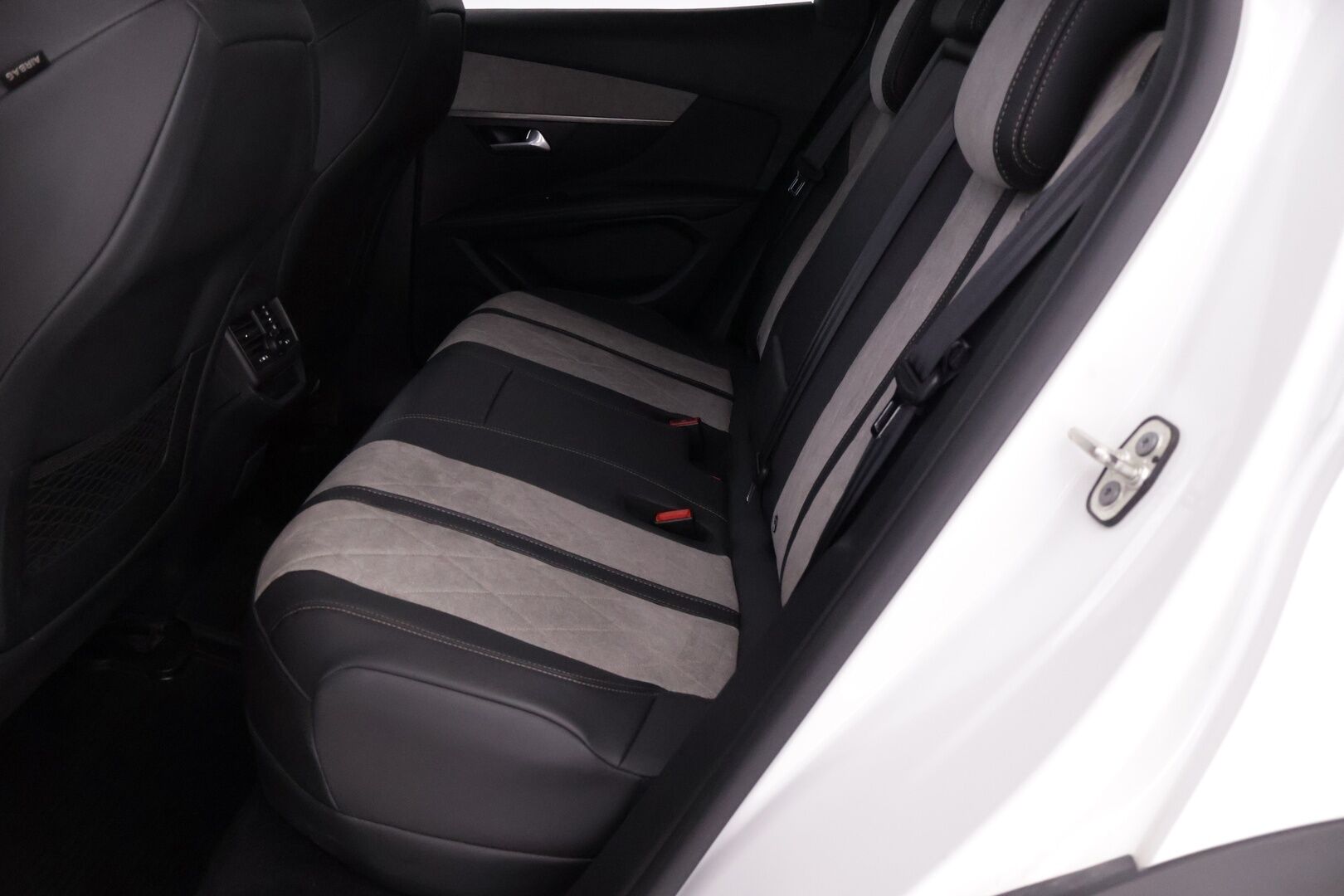 Peugeot 3008 2021 GT 4x4 Hybrid4 300 EAT8-automaatti *SoH 91.4% / ACC / 360° / Full-LED / BLIS / Koukku / S-Luukku* - Siistikuntoinen ja hyvin huollettu Suomiauto kaksilla renkailla!