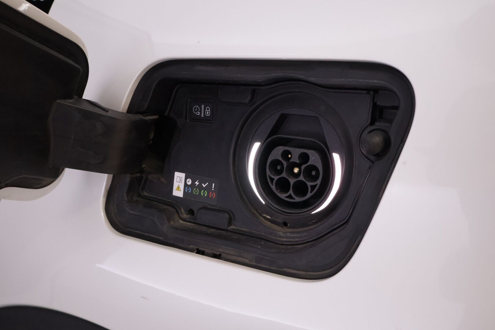 Peugeot 3008 2021 GT 4x4 Hybrid4 300 EAT8-automaatti *SoH 91.4% / ACC / 360° / Full-LED / BLIS / Koukku / S-Luukku* - Siistikuntoinen ja hyvin huollettu Suomiauto kaksilla renkailla! - HULLUT AVAJAISHULINAT KORKOTARJOUS 3,29 %