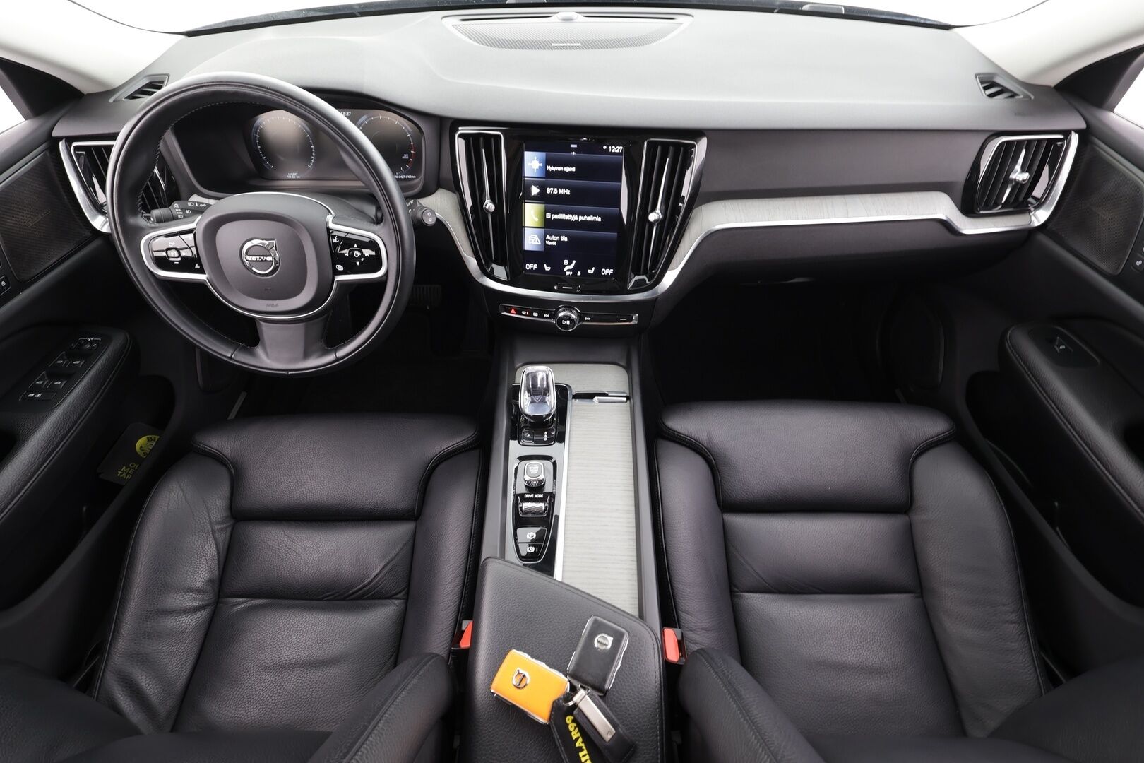 Volvo V60 2021 B4 MHEV Business Inscription aut * ACC / 360° / LED / Navi / Muistipenkki / H&K / Webasto / Nahat / KeylessGo / BLIS * - 1.Om Suomi-auto / Kahdet renkaat aluvanteilla - HULLU BLACKWEEK KORKOTARJOUS 2,49%