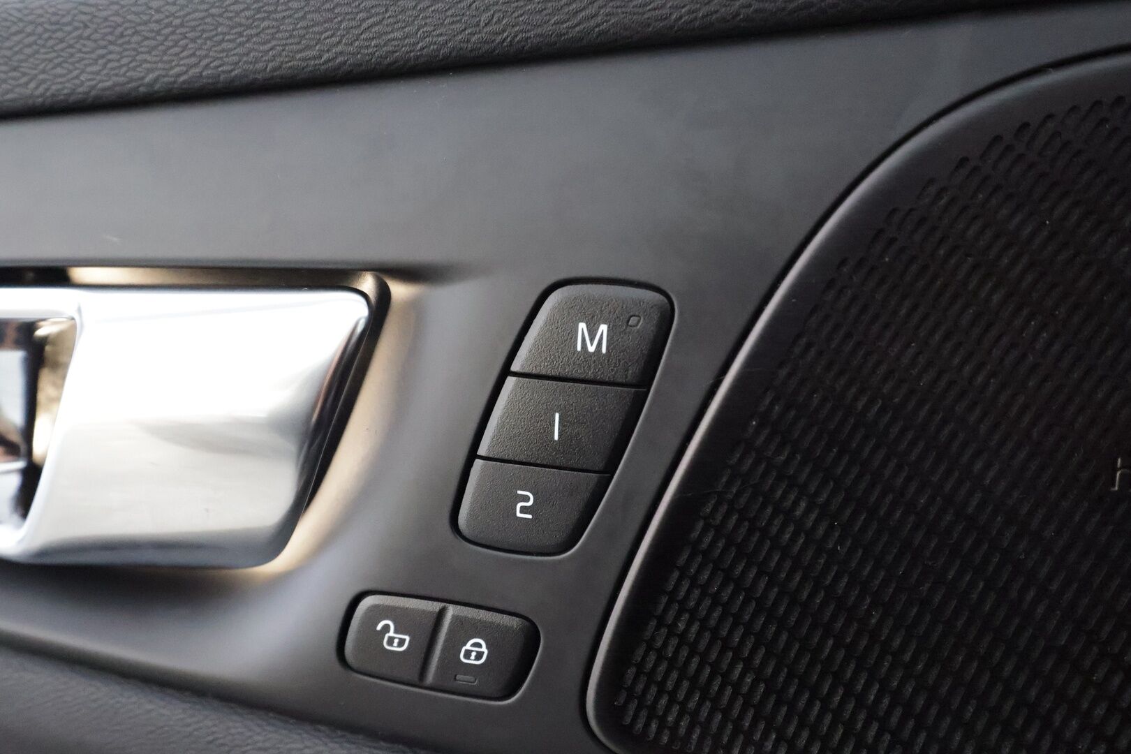 Volvo V60 2021 B4 MHEV Business Inscription aut * ACC / 360° / LED / Navi / Muistipenkki / H&K / Webasto / Nahat / KeylessGo / BLIS * - 1.Om Suomi-auto / Kahdet renkaat aluvanteilla - HULLU BLACKWEEK KORKOTARJOUS 2,49%