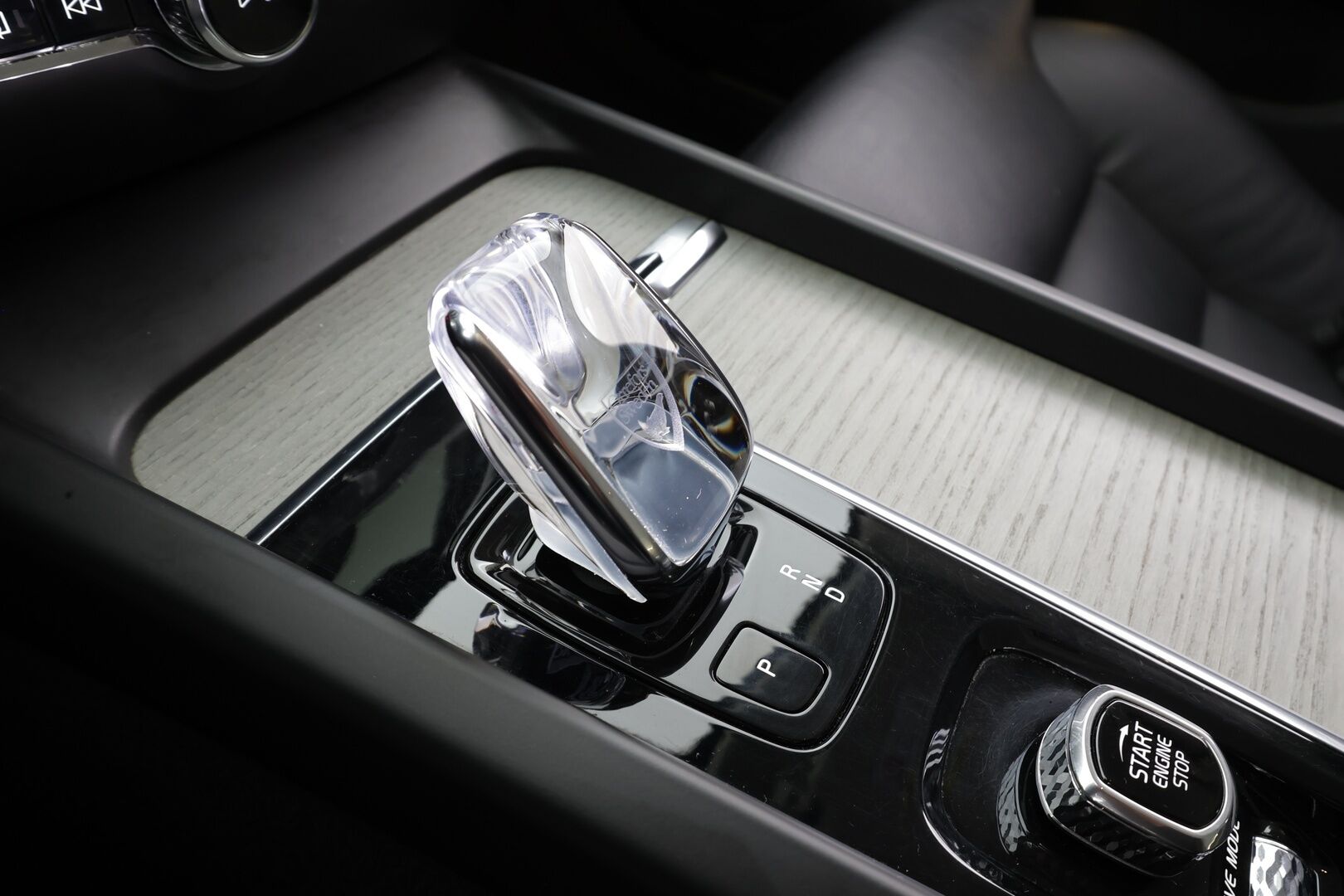 Volvo V60 2021 B4 MHEV Business Inscription aut * ACC / 360° / LED / Navi / Muistipenkki / H&K / Webasto / Nahat / KeylessGo / BLIS * - 1.Om Suomi-auto / Kahdet renkaat aluvanteilla - HULLU BLACKWEEK KORKOTARJOUS 2,49%