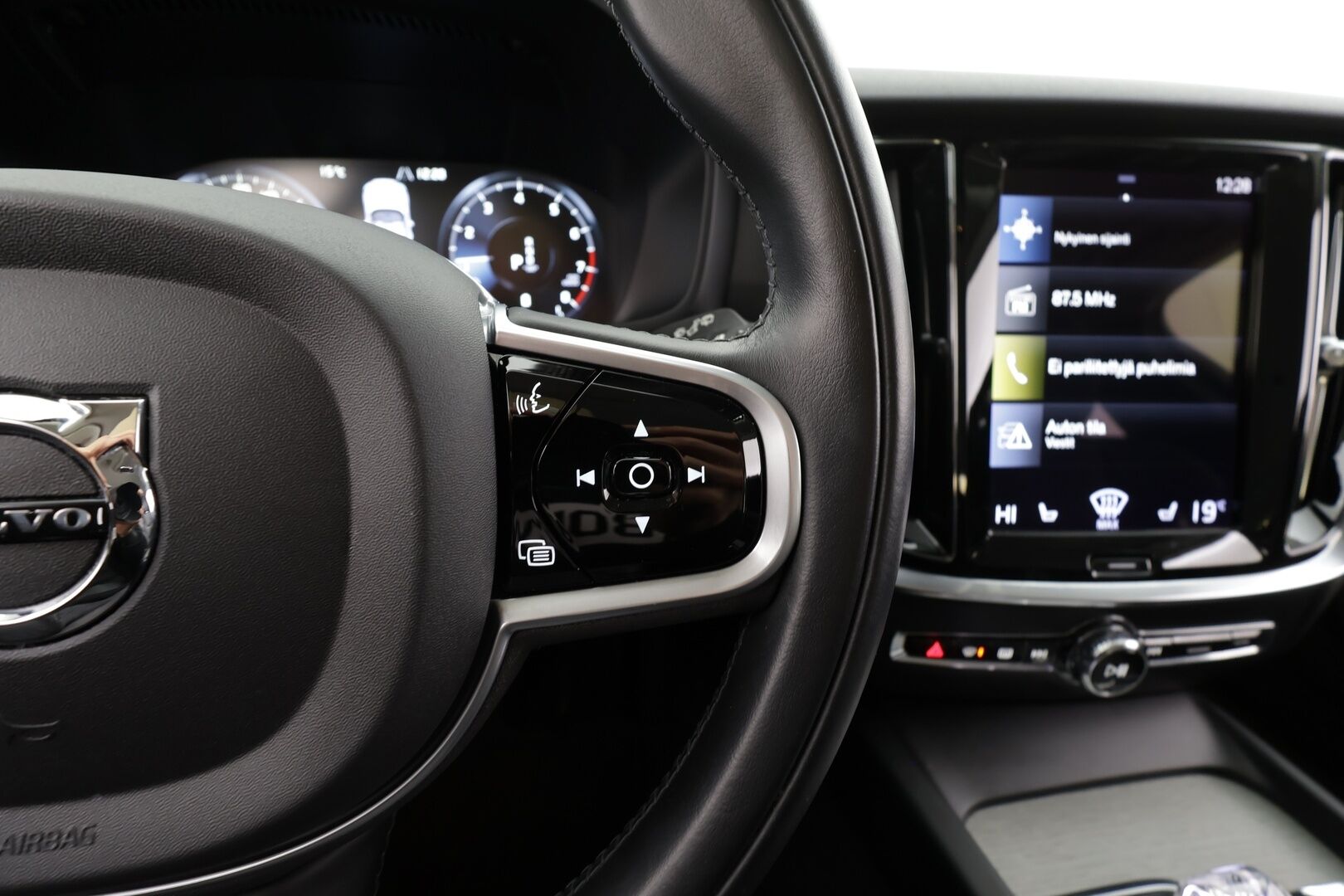 Volvo V60 2021 B4 MHEV Business Inscription aut * ACC / 360° / LED / Navi / Muistipenkki / H&K / Webasto / Nahat / KeylessGo / BLIS * - 1.Om Suomi-auto / Kahdet renkaat aluvanteilla - HULLU BLACKWEEK KORKOTARJOUS 2,49%