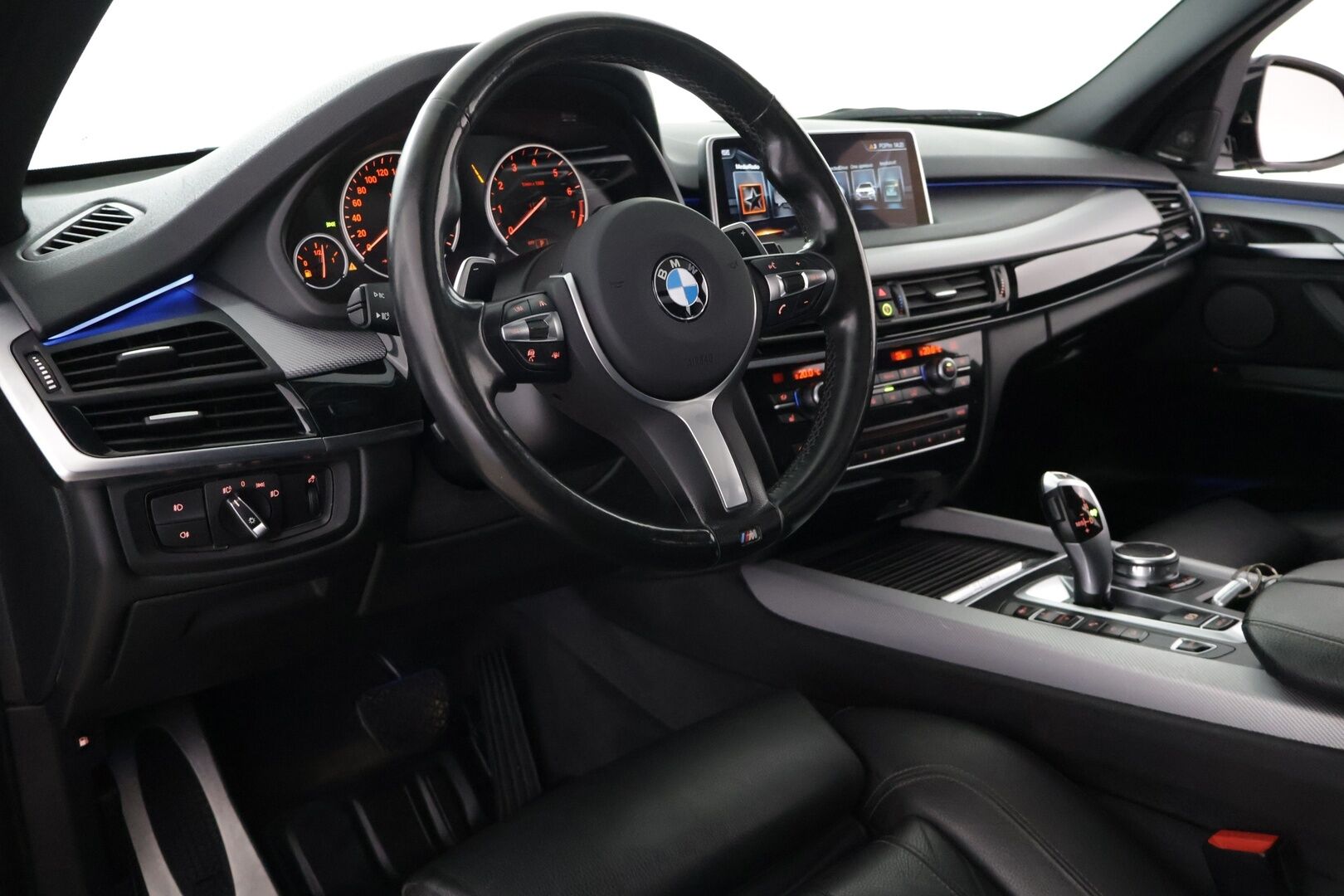 BMW X5 2017 F15 xDrive40e iPerformance M-Sport - ACC | HUD | Panorama | Comfort access | H&K | P.kamera | BLIS | Koukku | Adapt. LED | Muistipenkit | Proff. Navi | 2x Renkaat alumiinivantein