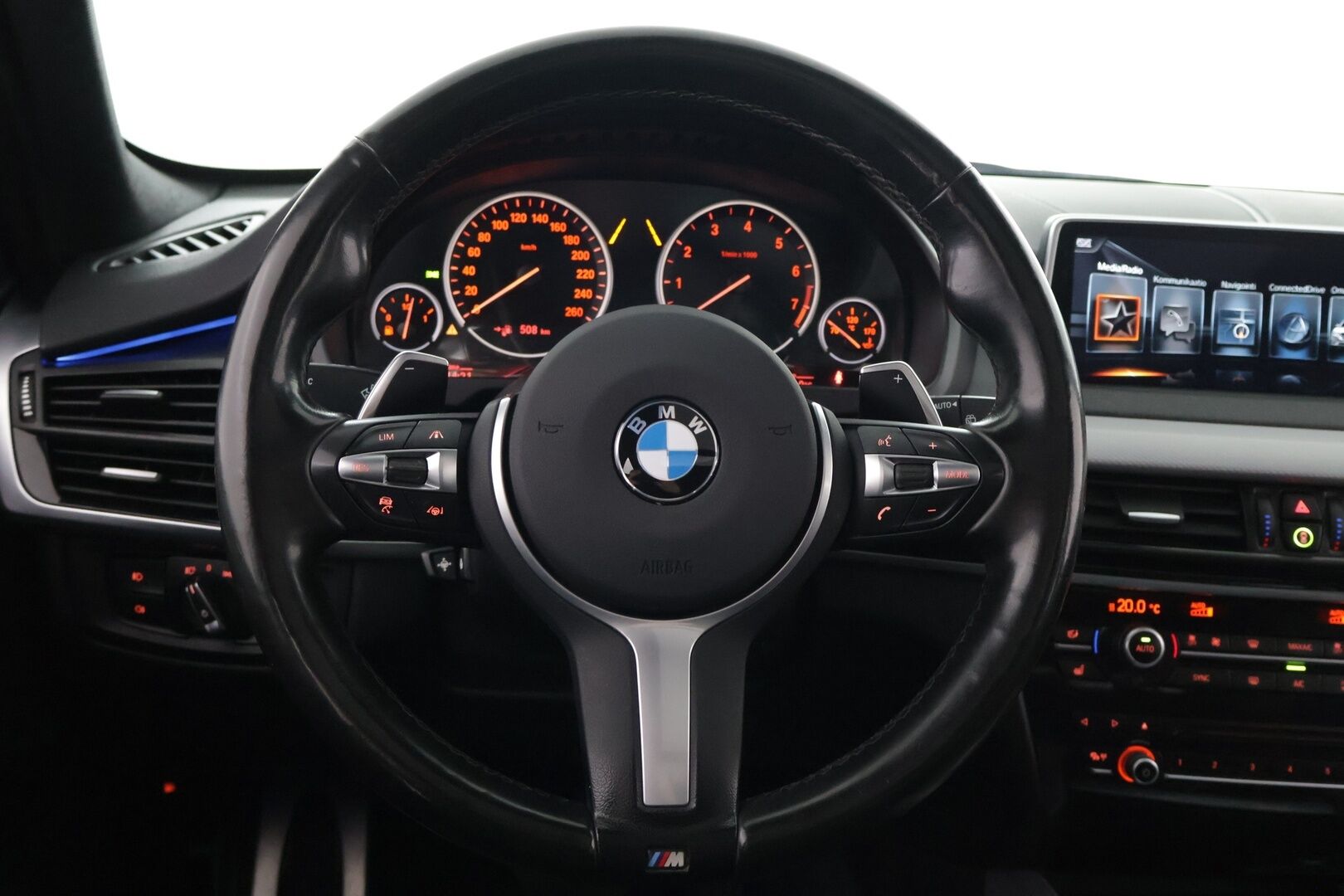 BMW X5 2017 F15 xDrive40e iPerformance M-Sport - ACC | HUD | Panorama | Comfort access | H&K | P.kamera | BLIS | Koukku | Adapt. LED | Muistipenkit | Proff. Navi | 2x Renkaat alumiinivantein