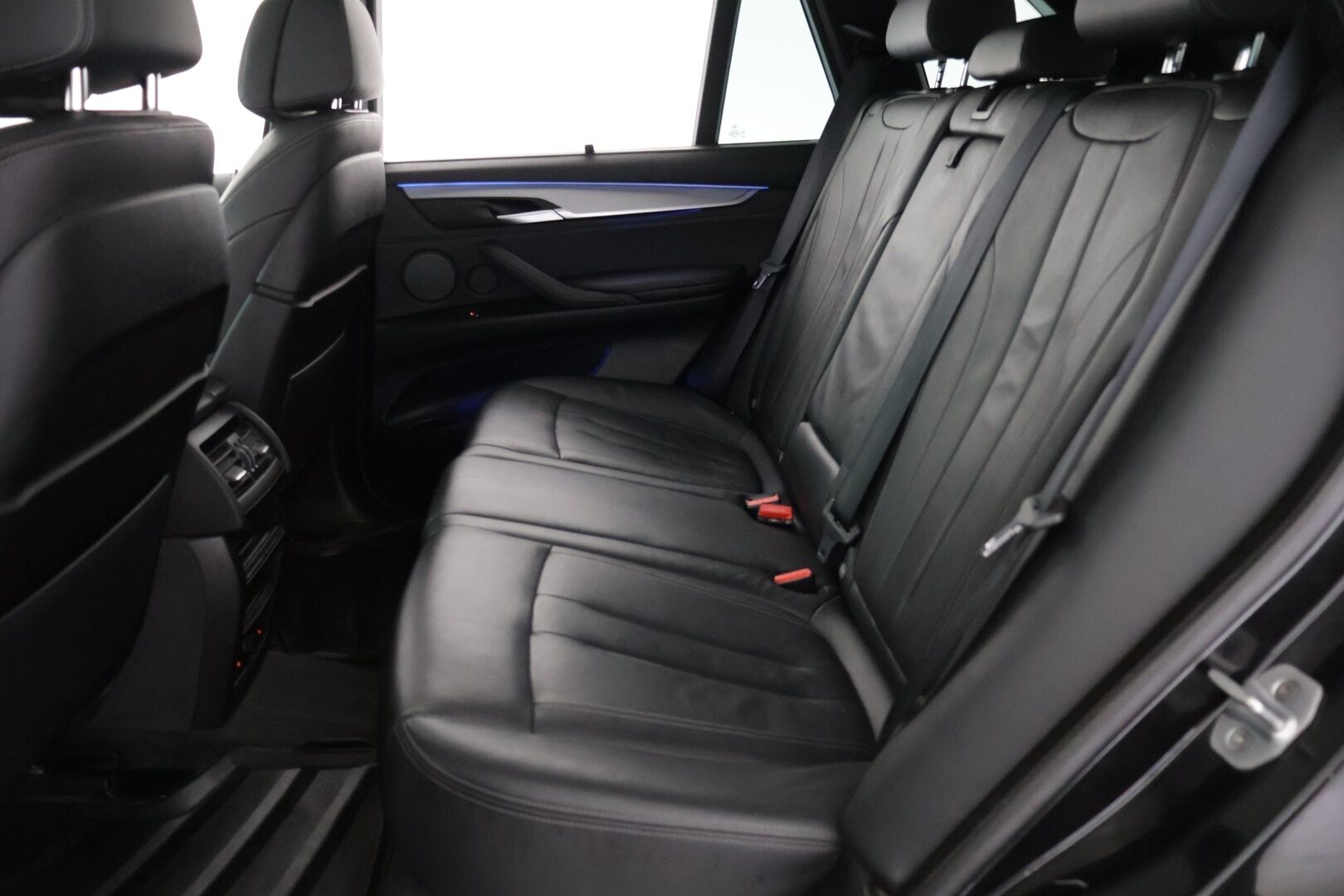 BMW X5 2017 F15 xDrive40e iPerformance M-Sport - ACC | HUD | Panorama | Comfort access | H&K | P.kamera | BLIS | Koukku | Adapt. LED | Muistipenkit | Proff. Navi | 2x Renkaat alumiinivantein