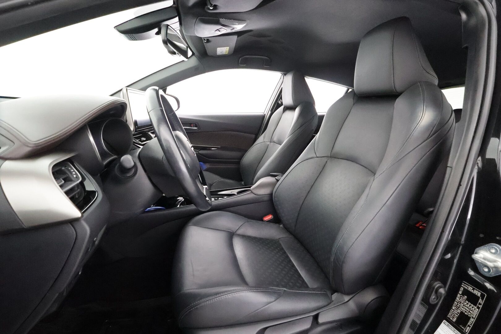 Toyota C-HR 2018 1,8 Hybrid Premium - | ACC | JBL | Nahkaverhoilu | LED | P.kamera ja tutkat | Navi | Lane Assist | BSM | RCTA | Keyless | Lämm. ratti | 2x renkaat aluin | 