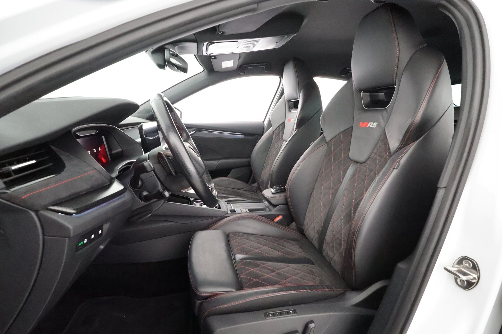 Skoda Octavia 2021 2,0 TSI RS DSG Autom. - | ACC | Webasto | Matrix-LED | HUD | Canton | hierovat Muistipenkit | P.Kamera | Sporttipenkit | Keyless | Apple&Android | Merkkihuollettu | Kahdet Renkaat |