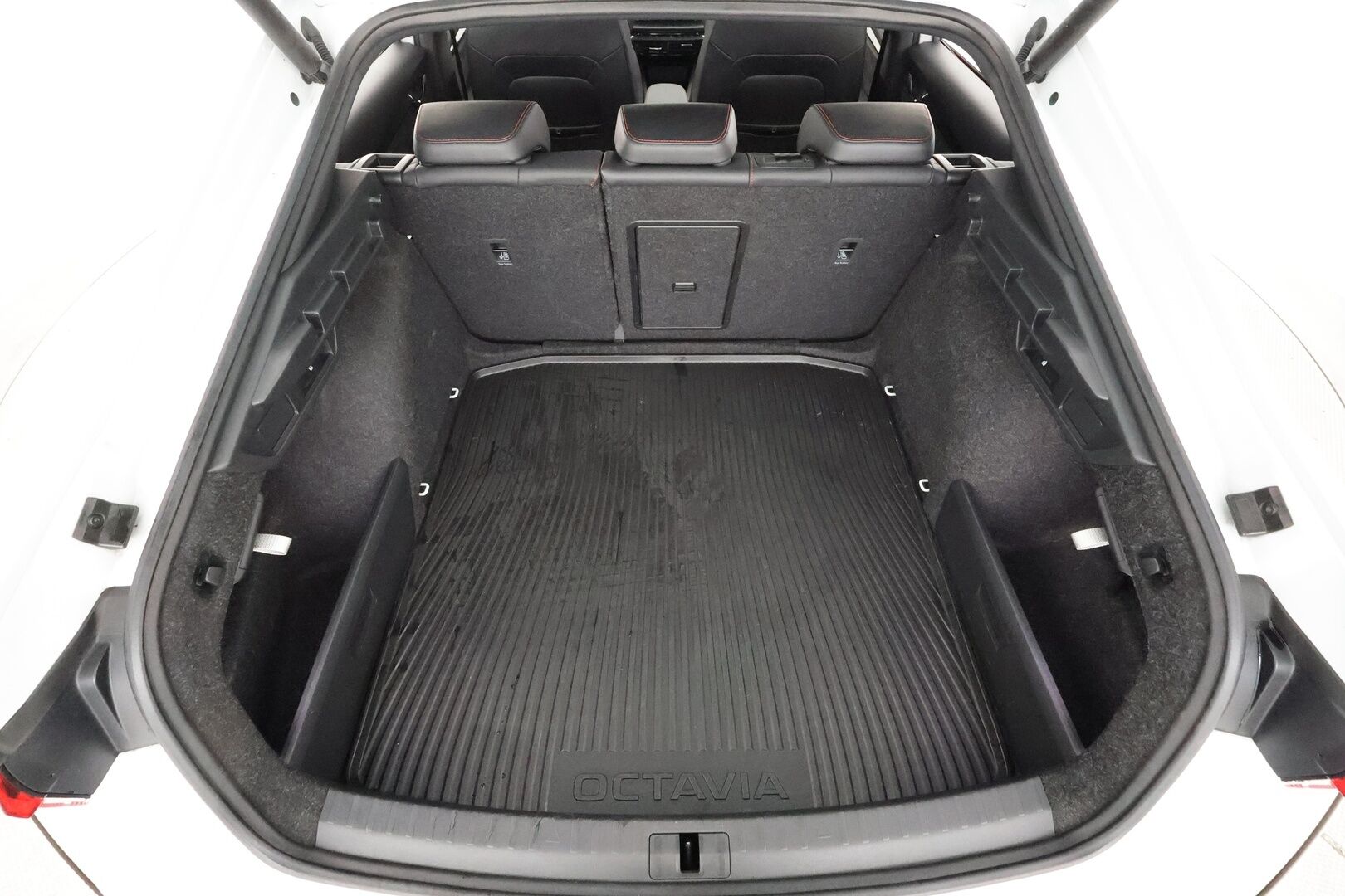 Skoda Octavia 2021 2,0 TSI RS DSG Autom. - | ACC | Webasto | Matrix-LED | HUD | Canton | hierovat Muistipenkit | P.Kamera | Sporttipenkit | Keyless | Apple&Android | Merkkihuollettu | Kahdet Renkaat |