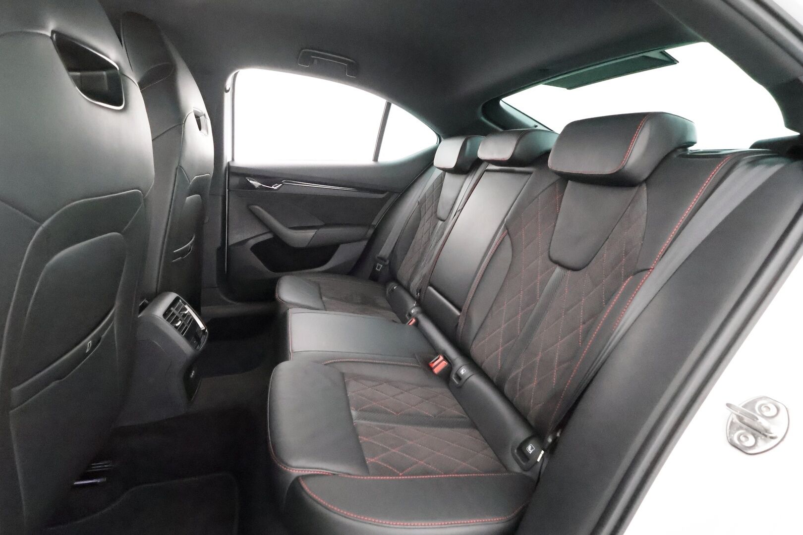 Skoda Octavia 2021 2,0 TSI RS DSG Autom. - | ACC | Webasto | Matrix-LED | HUD | Canton | hierovat Muistipenkit | P.Kamera | Sporttipenkit | Keyless | Apple&Android | Merkkihuollettu | Kahdet Renkaat |