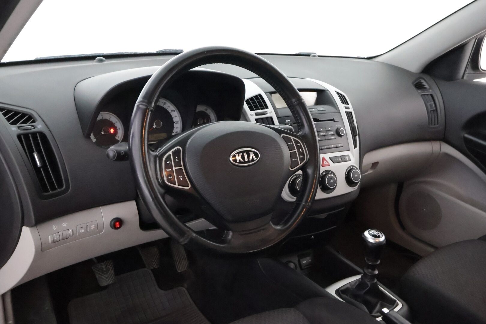 Kia cee'd 2008 1,6 EX SW - YritysOutlet - Myydään vain yrityksille - Suomi-auto / Jakoketju uusittu / Särmä huoltokirja / Lohkolämmitin / Vetokoukku / Led-lisävalo / YritysOutlet - Myydään vain yrityksille