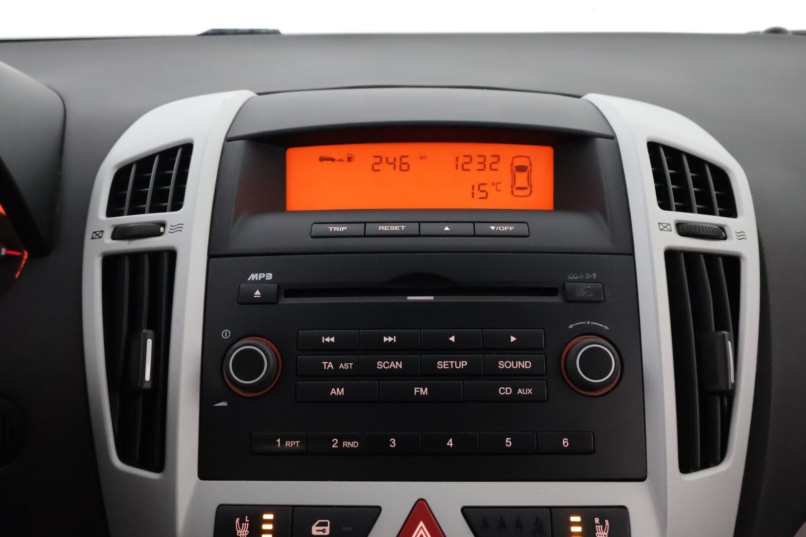 Kia cee'd 2008 1,6 EX SW - YritysOutlet - Myydään vain yrityksille - Suomi-auto / Jakoketju uusittu / Särmä huoltokirja / Lohkolämmitin / Vetokoukku / Led-lisävalo / YritysOutlet - Myydään vain yrityksille