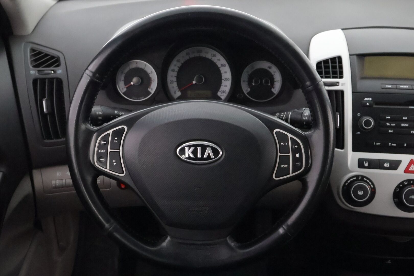 Kia cee'd 2008 1,6 EX SW - YritysOutlet - Myydään vain yrityksille - Suomi-auto / Jakoketju uusittu / Särmä huoltokirja / Lohkolämmitin / Vetokoukku / Led-lisävalo / YritysOutlet - Myydään vain yrityksille