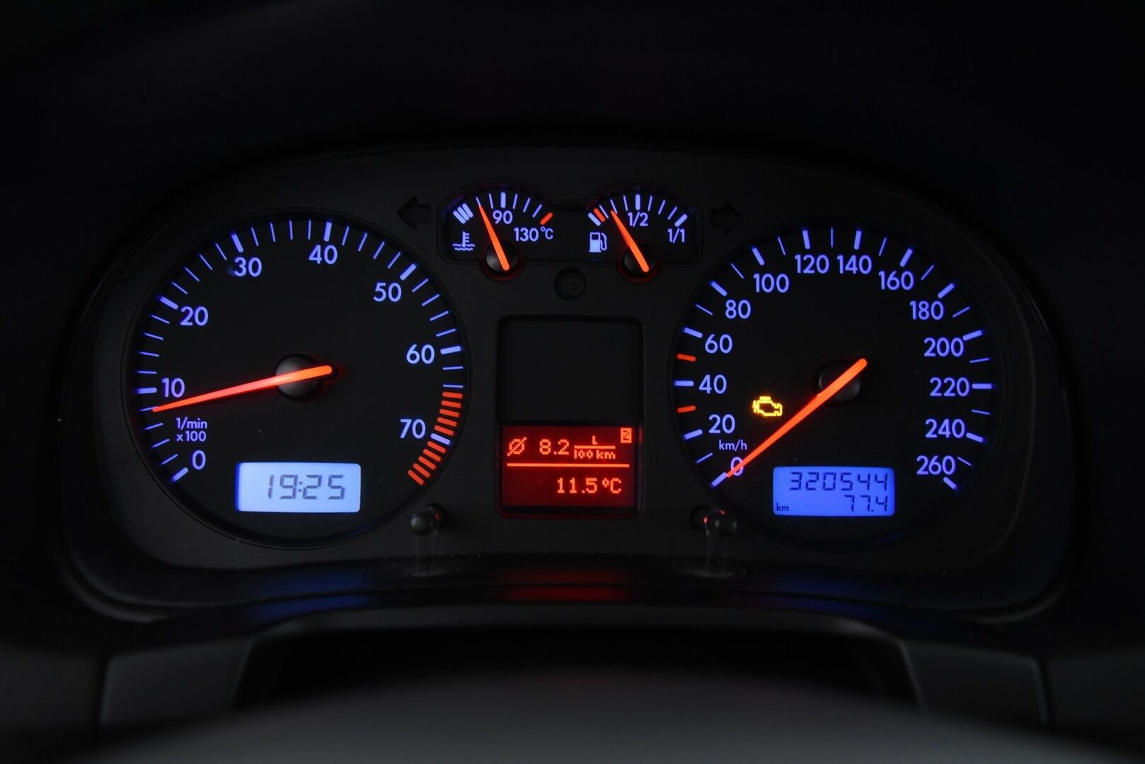 Volkswagen Golf Variant 2003 5D GOLF VARIANT 1.6-1J/250 / Suomi-auto / Vetokoukku / Lohkolämmitin / Penkinlämmitimet / YritysOutlet - Myydään vain yrityksille - 8kk leimaa! / YritysOutlet - Myydään vain yrityksille