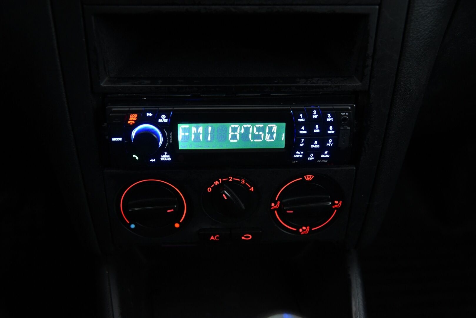 Volkswagen Golf Variant 2003 5D GOLF VARIANT 1.6-1J/250 / Suomi-auto / Vetokoukku / Lohkolämmitin / Penkinlämmitimet / YritysOutlet - Myydään vain yrityksille - 8kk leimaa! / YritysOutlet - Myydään vain yrityksille