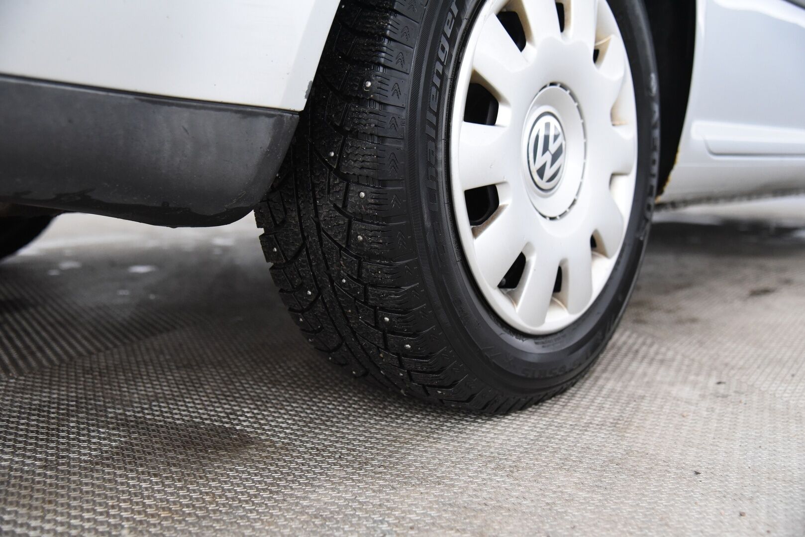 Volkswagen Golf Variant 2003 5D GOLF VARIANT 1.6-1J/250 / Suomi-auto / Vetokoukku / Lohkolämmitin / Penkinlämmitimet / YritysOutlet - Myydään vain yrityksille - 8kk leimaa! / YritysOutlet - Myydään vain yrityksille