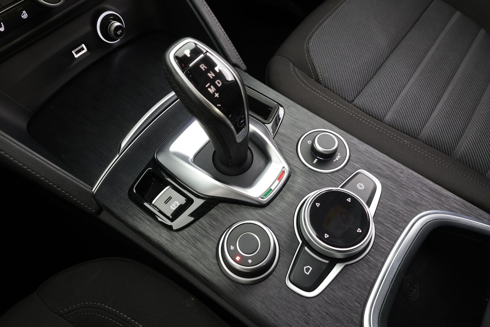 Alfa Romeo Stelvio 2021 2,2 Diesel 190hp Q4 super - | Adapt. Cruise | Xenon | P-Kamera | Muistipenkki | Kaistavahti | Keyless |Lohkolämmitin |