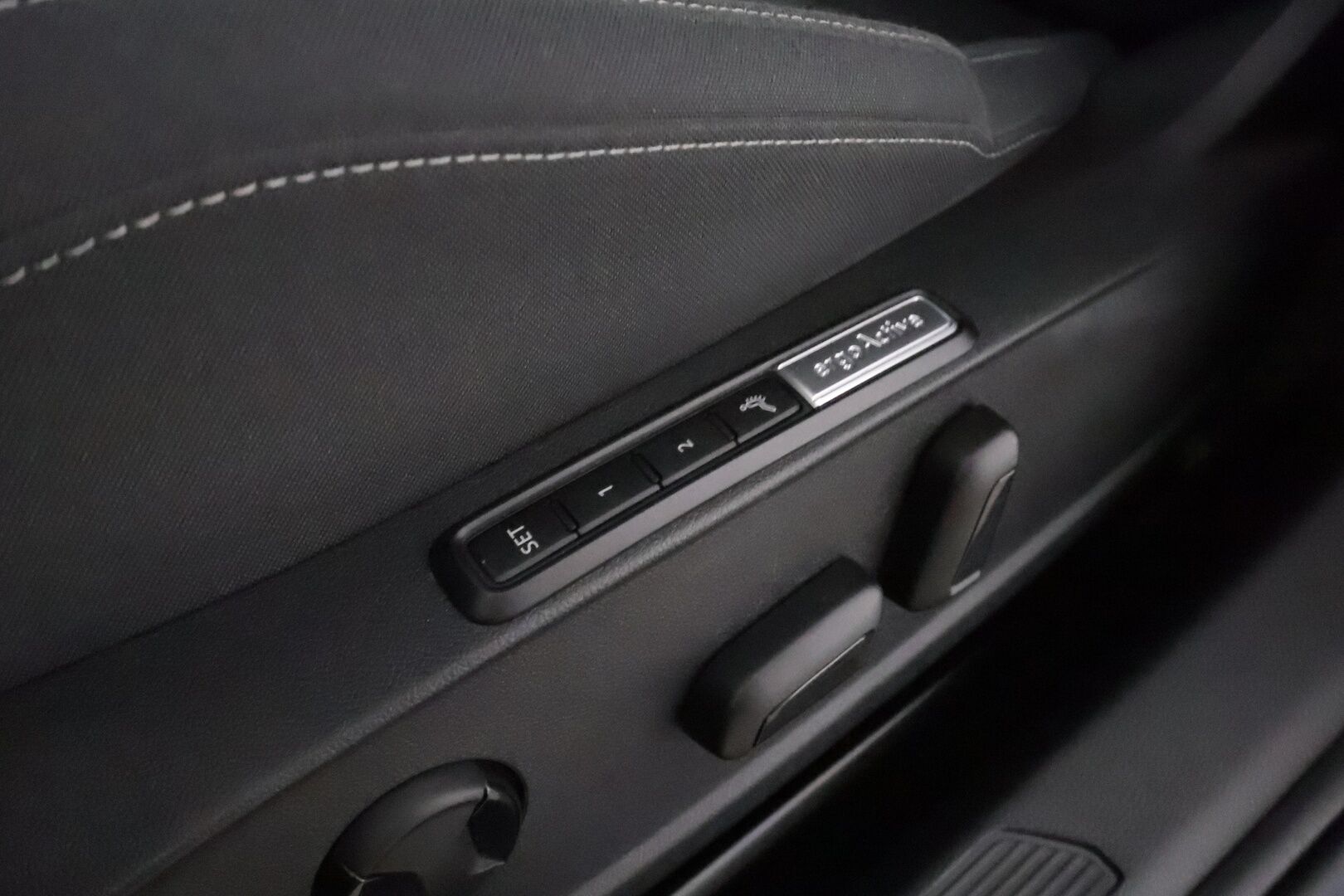 Volkswagen Golf 2021 Comfort Business 1,5 eTSI (MHEV) DSG **Webasto / Adapt.Vakkari / LED-valot / P.Tutkat / Hierova Muistipenkki / Navi** - Suomi-auto / Kahdet Renkaat