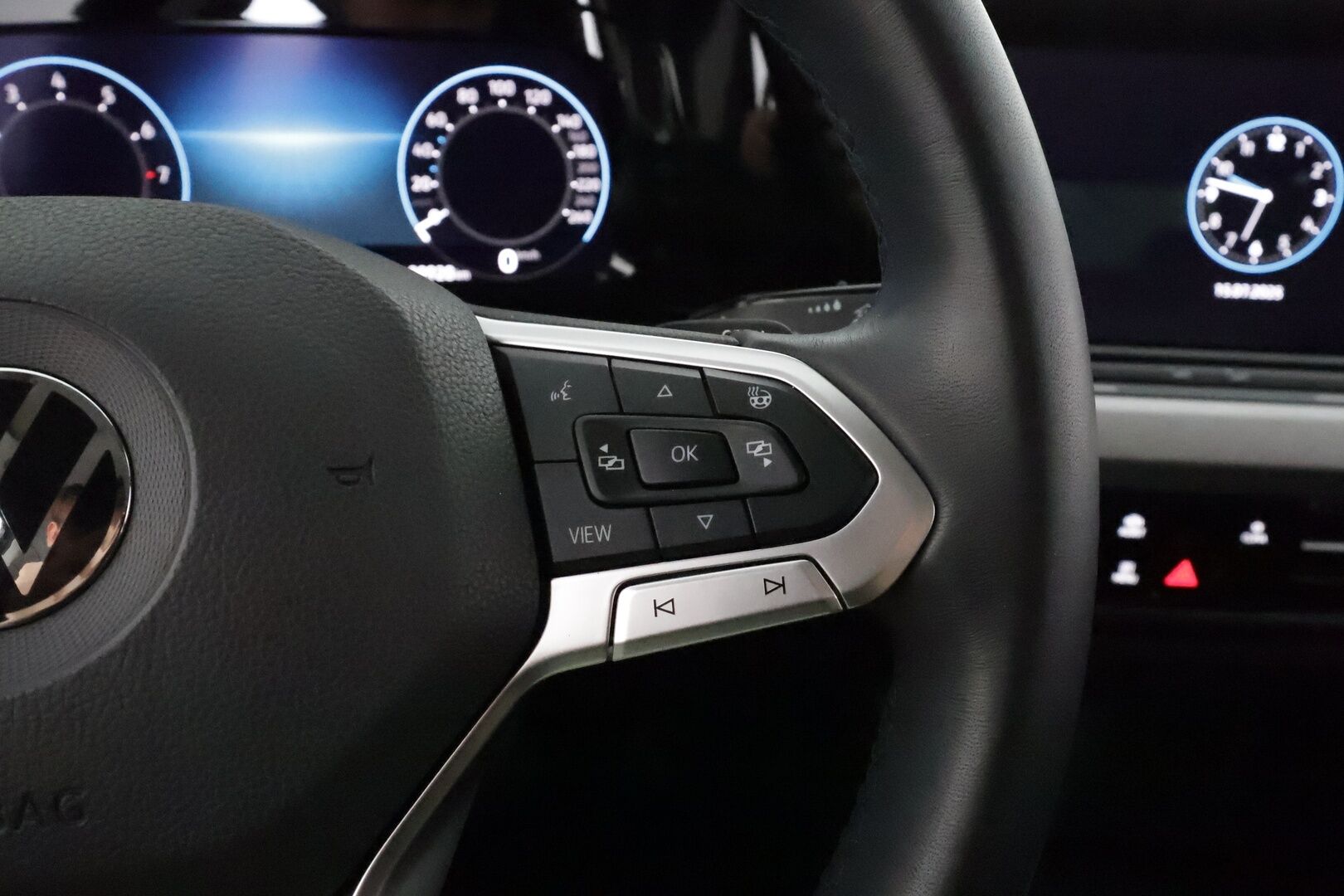 Volkswagen Golf 2021 Comfort Business 1,5 eTSI (MHEV) DSG **Webasto / Adapt.Vakkari / LED-valot / P.Tutkat / Hierova Muistipenkki / Navi** - Suomi-auto / Kahdet Renkaat