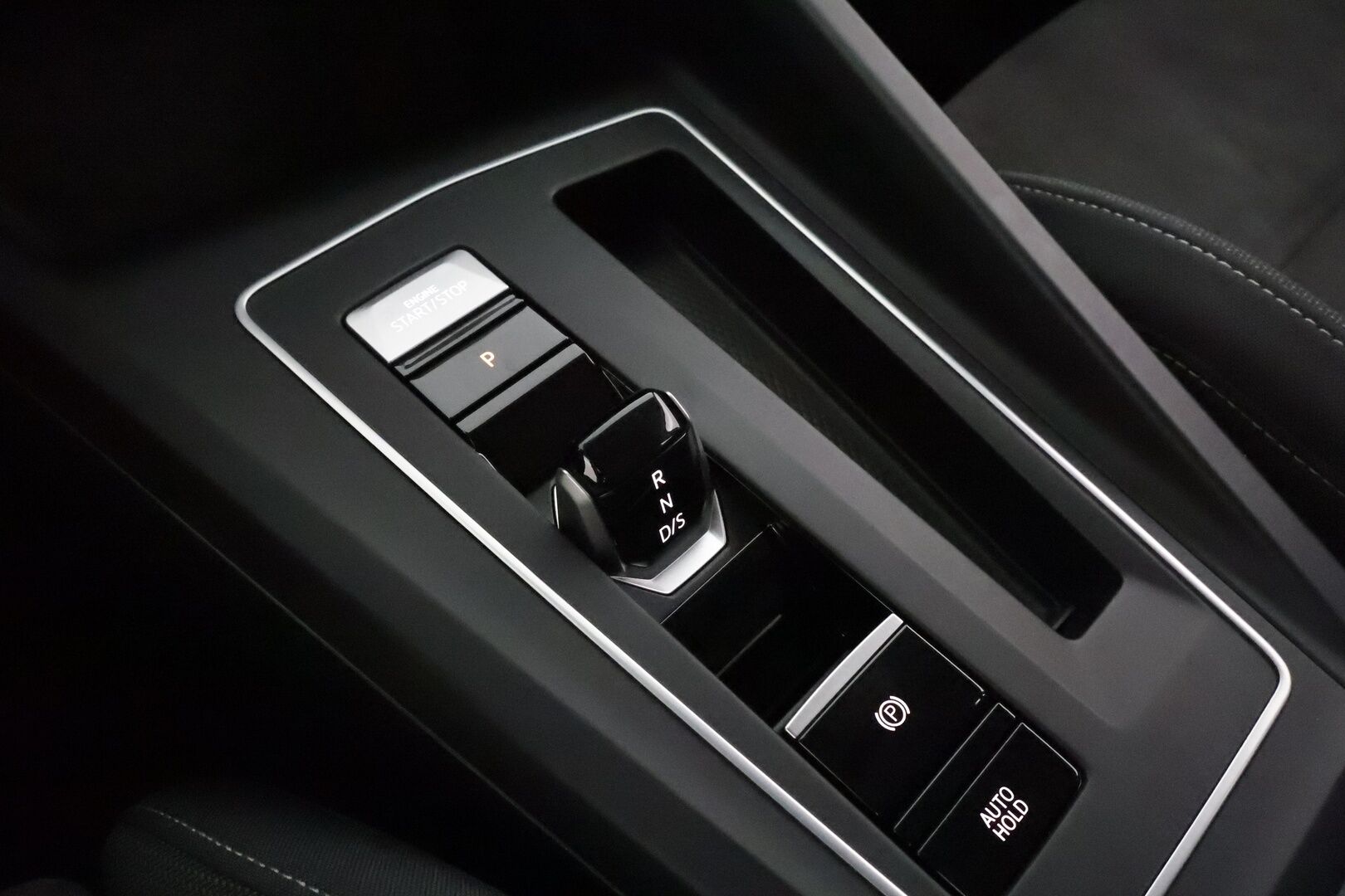 Volkswagen Golf 2021 Comfort Business 1,5 eTSI (MHEV) DSG **Webasto / Adapt.Vakkari / LED-valot / P.Tutkat / Hierova Muistipenkki / Navi** - Suomi-auto / Kahdet Renkaat