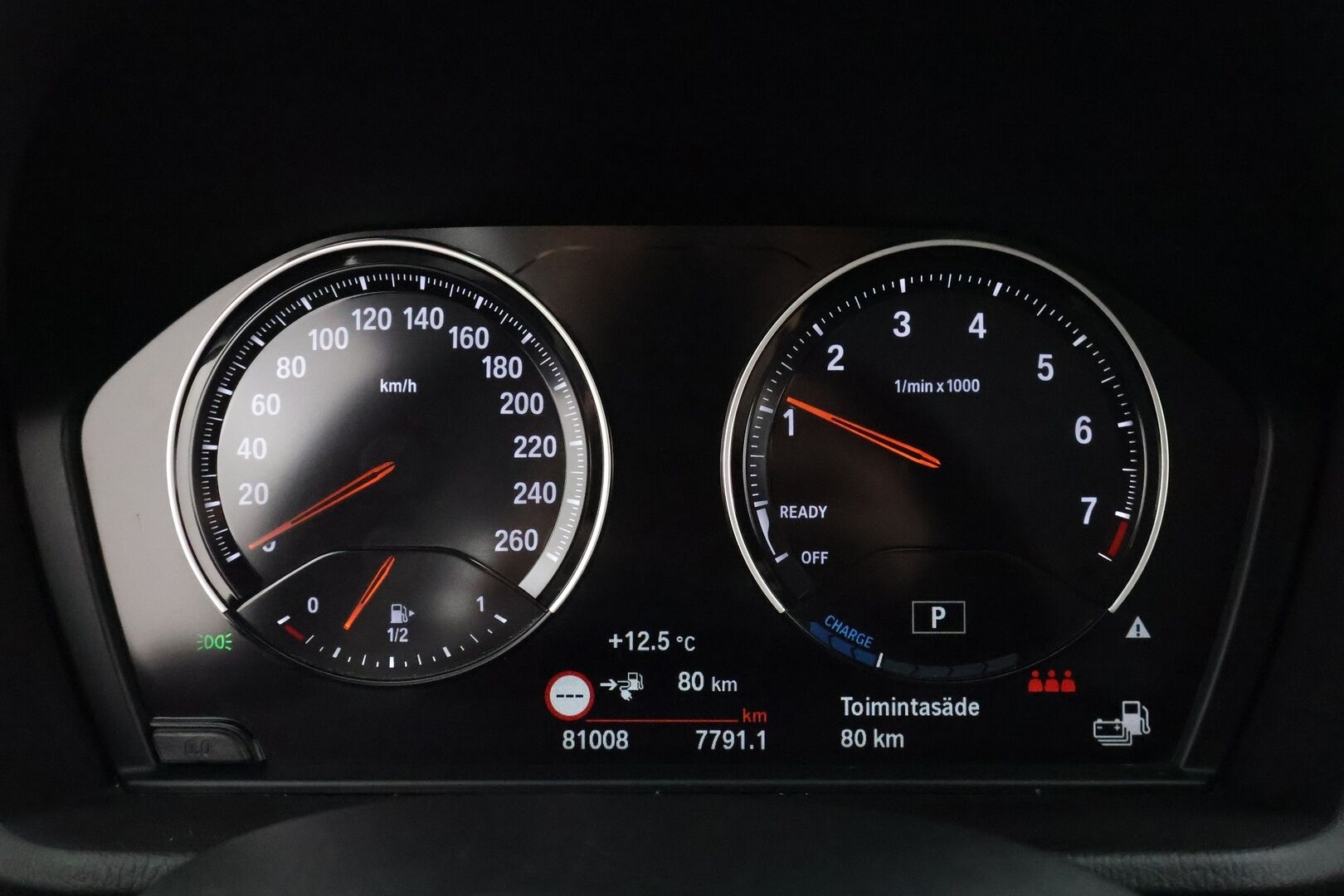 BMW X1 2021 F48 xDrive25e A Charged Edition xLine * HUD / Koukku / Vakkari / P.kamera / Sähköluukku / Navi / LED / Puolinahat * - 1.Om Suomi-auto / Kahdet renkaat aluvanteilla / Merkkihuollettu