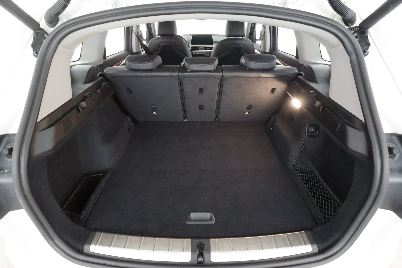 BMW X1 2021 F48 xDrive25e A Charged Edition xLine * HUD / Koukku / Vakkari / P.kamera / Sähköluukku / Navi / LED / Puolinahat * - 1.Om Suomi-auto / Kahdet renkaat aluvanteilla / Merkkihuollettu