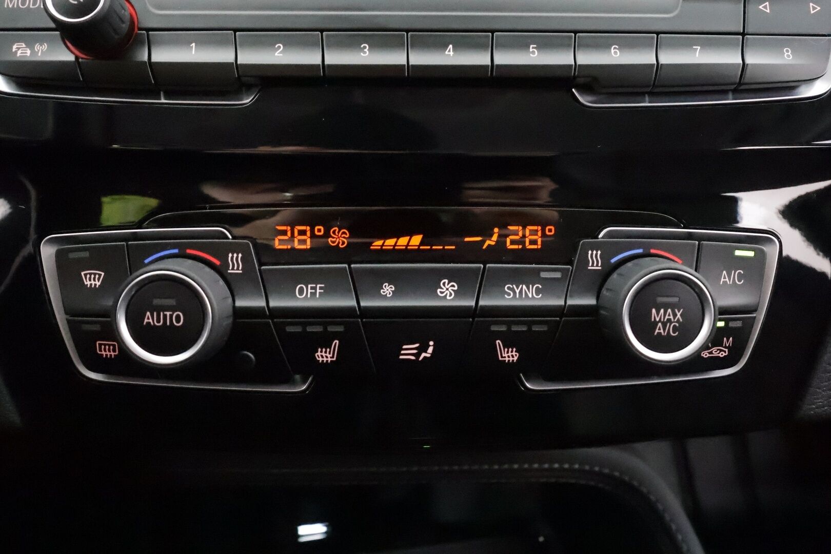 BMW X1 2021 F48 xDrive25e A Charged Edition xLine * HUD / Koukku / Vakkari / P.kamera / Sähköluukku / Navi / LED / Puolinahat * - 1.Om Suomi-auto / Kahdet renkaat aluvanteilla / Merkkihuollettu