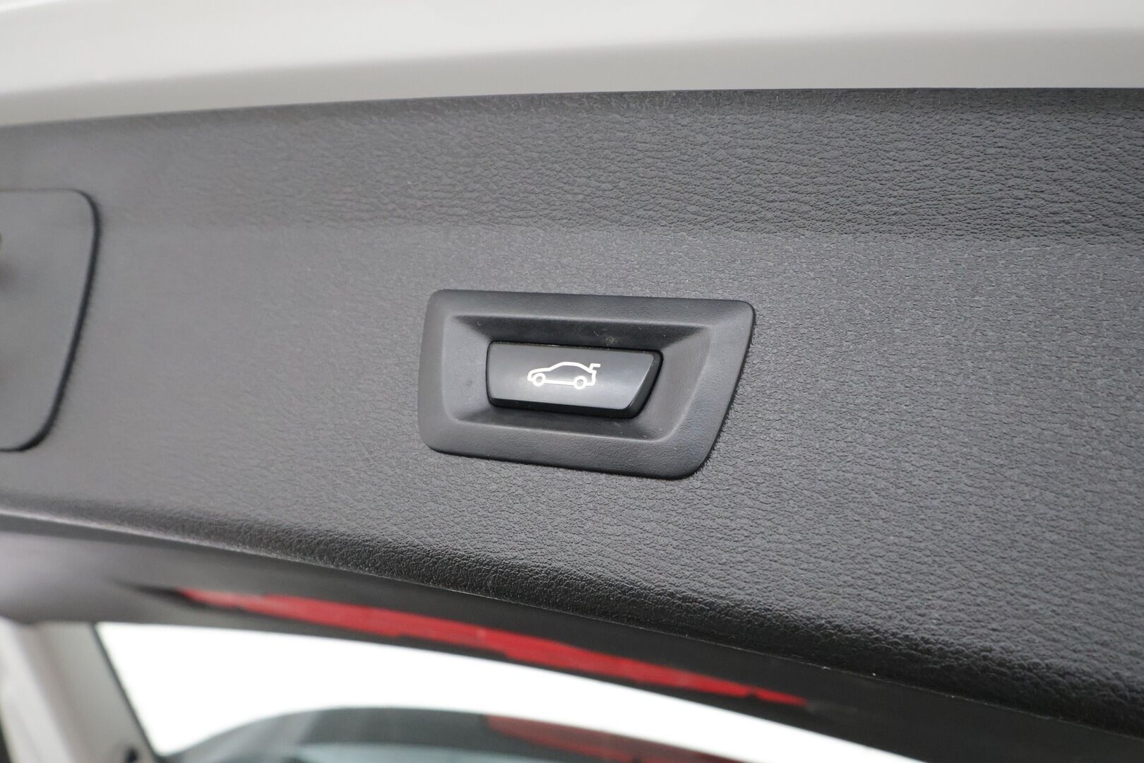 BMW X1 2021 F48 xDrive25e A Charged Edition xLine * HUD / Koukku / Vakkari / P.kamera / Sähköluukku / Navi / LED / Puolinahat * - 1.Om Suomi-auto / Kahdet renkaat aluvanteilla / Merkkihuollettu