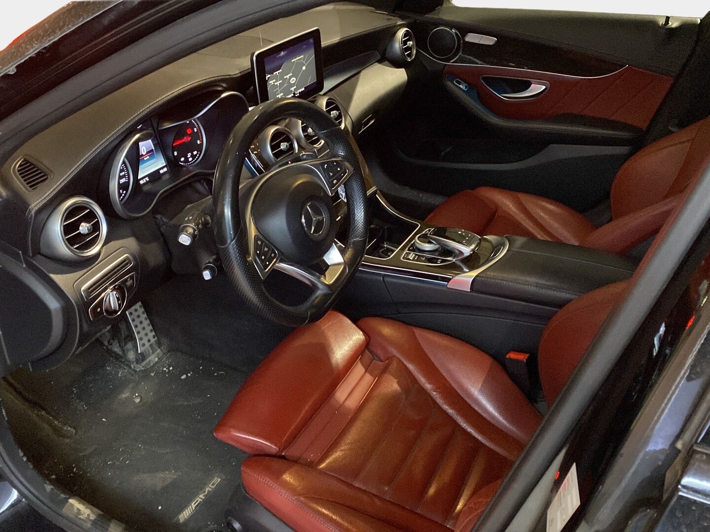 Mercedes-Benz C 2015 220 d T A AMG * Comand-navi / Punaiset nahat / Sähköluukku / Vakkari / Tutkat / LED High Performance* - Näyttävä! / H&R Madallusjouset / Upeat kesävanteet / AMG-vanteet talveksi - HULLUT AVAJAISHULINAT KORKOTARJOUS 3,29 %