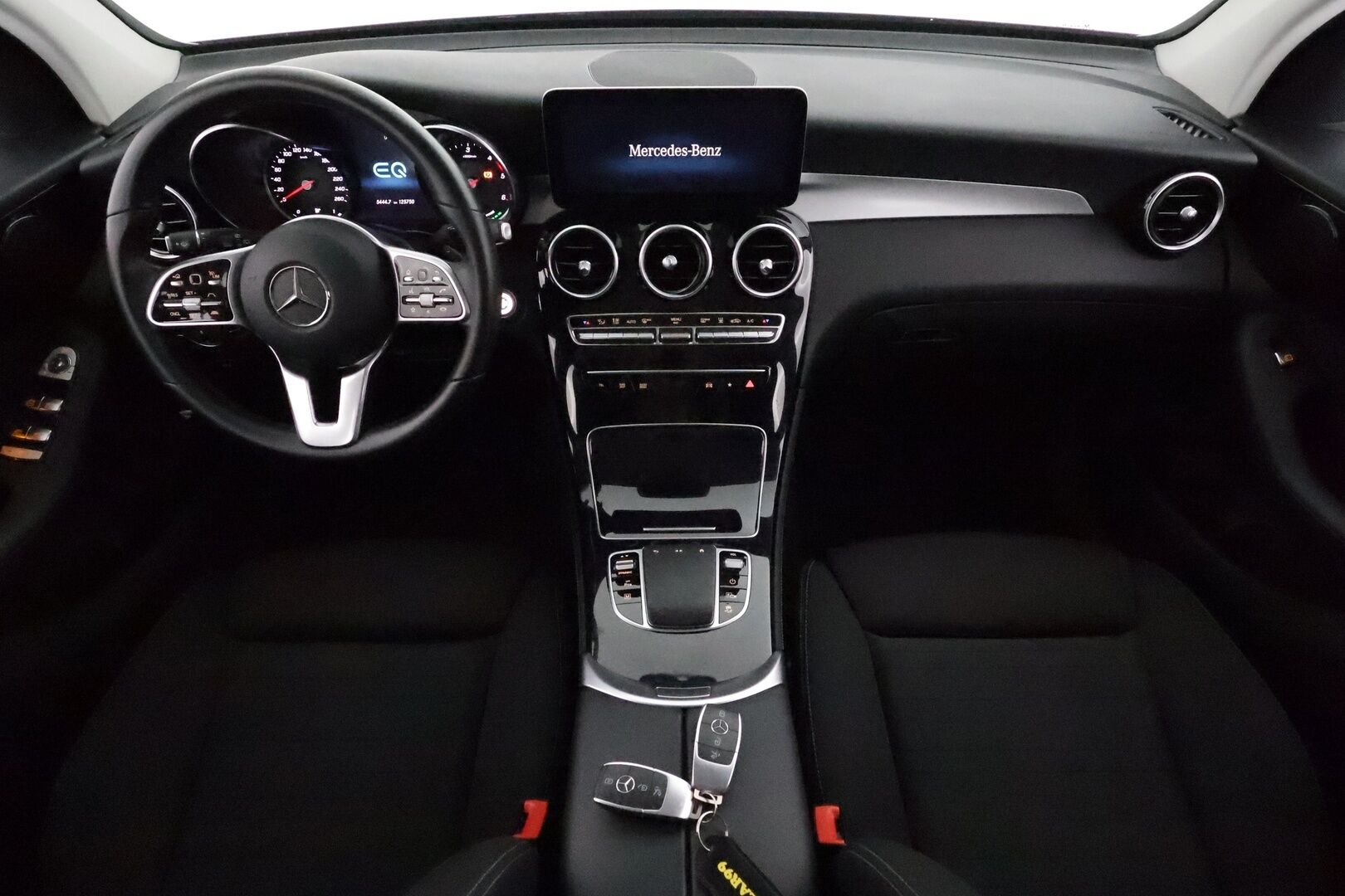 Mercedes-Benz GLC 2021 300 de 4MATIC A Business EQ Power **Distronic+ / Multibeam LED / Koukku / P.kamera / Navi** - 3,99 % KORKOTARJOUS TÄHÄN AUTOON 28.9. ASTI! - Suomi-auto / Kahdet renkaat aluvanteilla