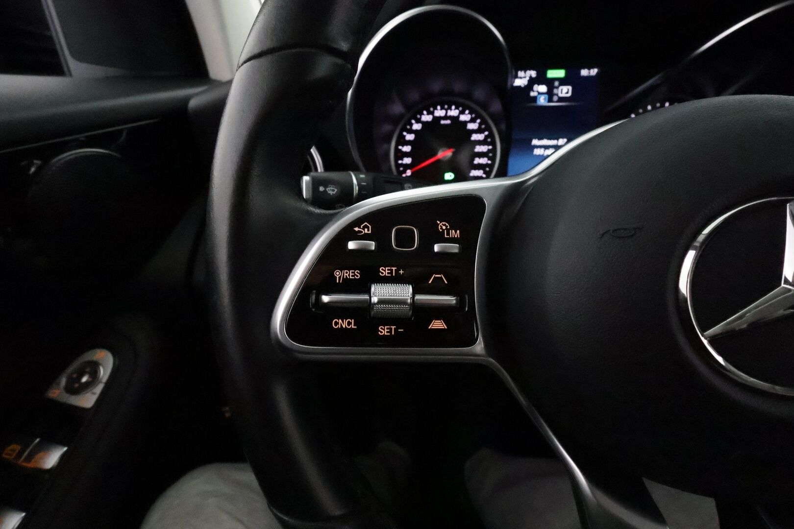 Mercedes-Benz GLC 2021 300 de 4MATIC A Business EQ Power **Distronic+ / Multibeam LED / Koukku / P.kamera / Navi** - Asiallinen Suomi auto, 2x vanteilla ja renkailla, sekä hyvällä historialla