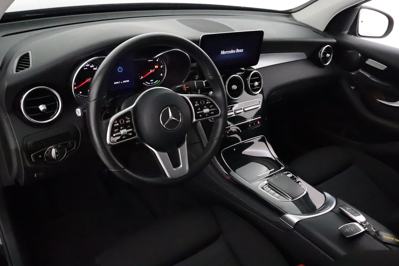 Mercedes-Benz GLC 2021 300 de 4MATIC A Business EQ Power **Distronic+ / Multibeam LED / Koukku / P.kamera / Navi** - 3,99 % KORKOTARJOUS TÄHÄN AUTOON 28.9. ASTI! - Suomi-auto / Kahdet renkaat aluvanteilla