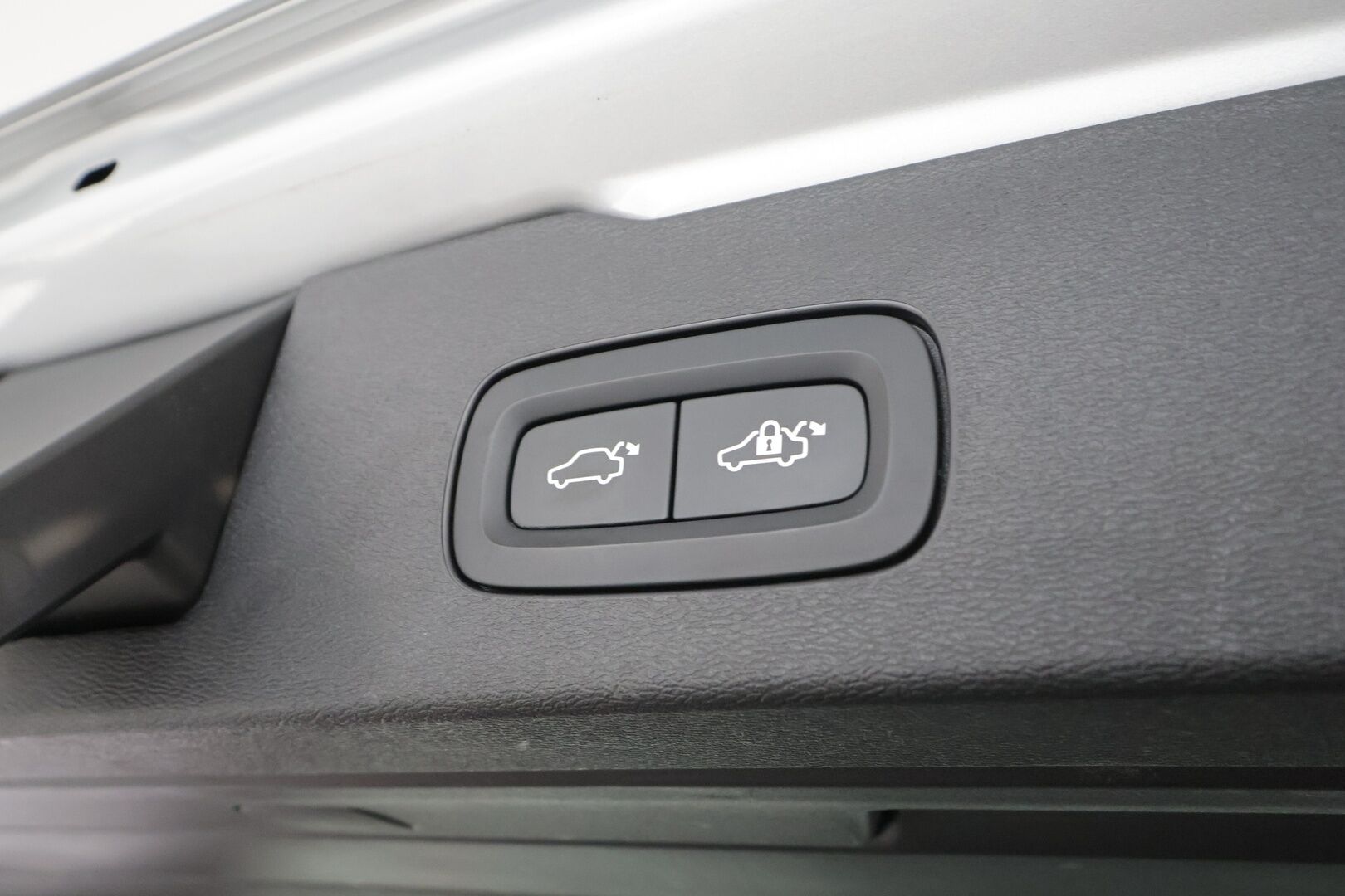 Volvo V60 2021 B4 MHEV Business aut * ACC / P.kamera / Webasto / Muistipenkki / Keyless / Nahat / Sähköluukku * - 1.Om Suomi-auto / Kahdet renkaat aluvanteilla