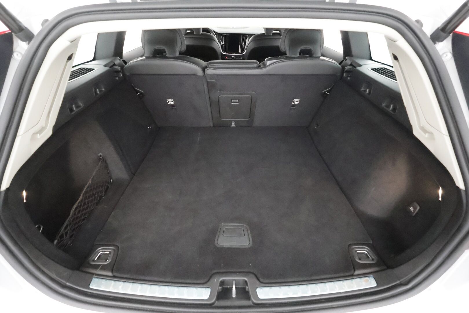 Volvo V60 2021 B4 MHEV Business aut * ACC / P.kamera / Webasto / Muistipenkki / Keyless / Nahat / Sähköluukku * - 1.Om Suomi-auto / Kahdet renkaat aluvanteilla