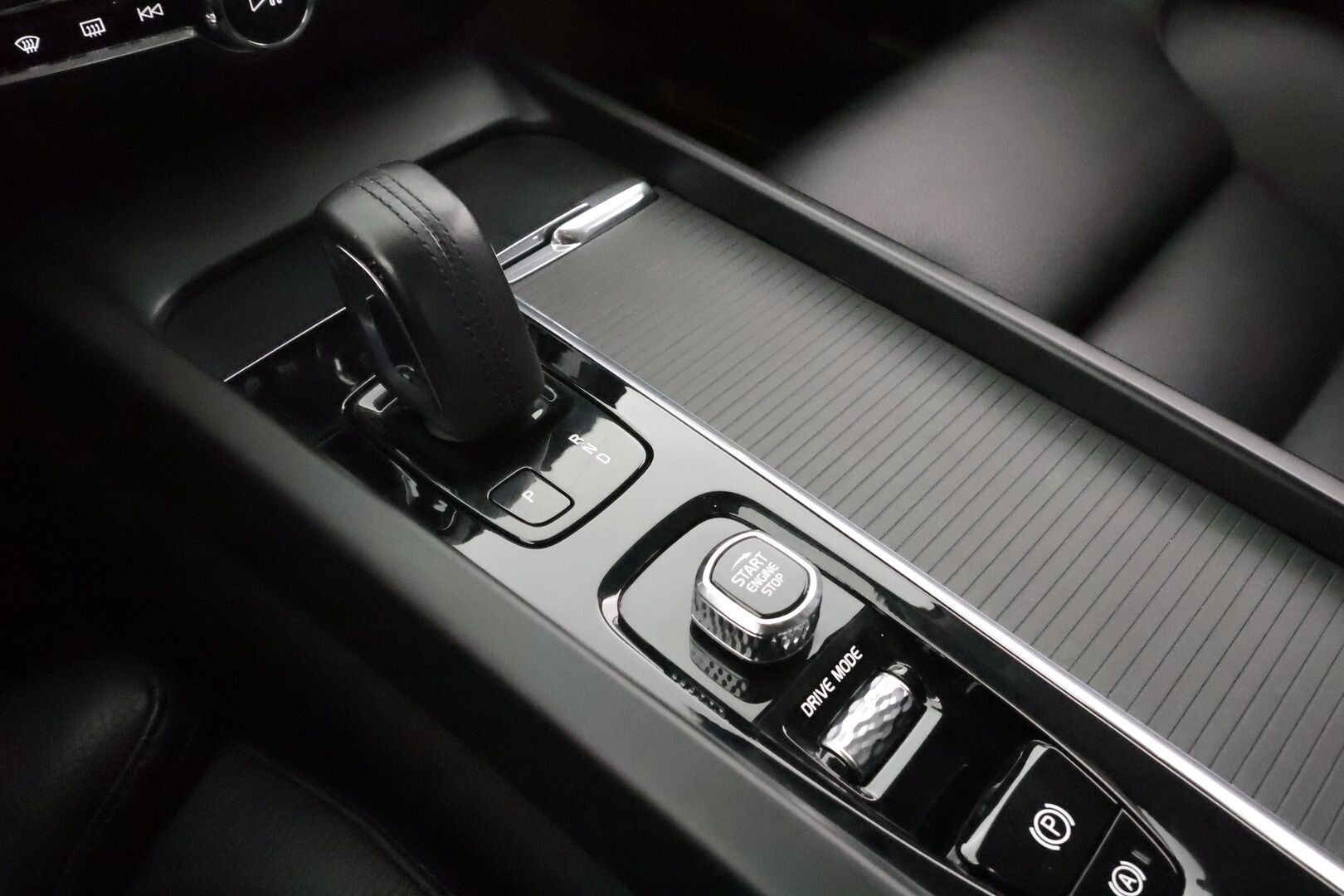 Volvo V60 2021 B4 MHEV Business aut * ACC / P.kamera / Webasto / Muistipenkki / Keyless / Nahat / Sähköluukku * - 1.Om Suomi-auto / Kahdet renkaat aluvanteilla