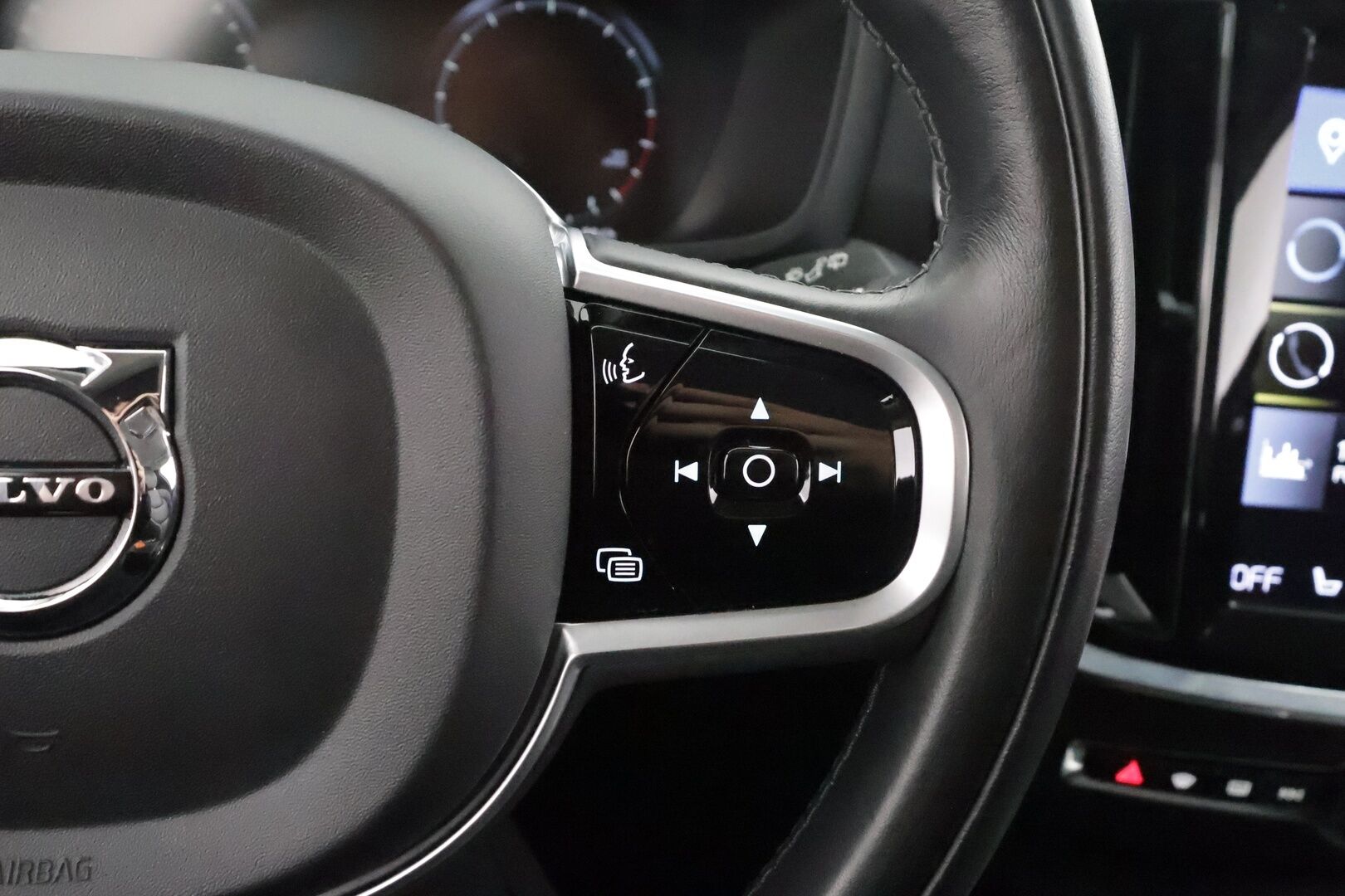 Volvo V60 2021 B4 MHEV Business aut * ACC / P.kamera / Webasto / Muistipenkki / Keyless / Nahat / Sähköluukku * - 1.Om Suomi-auto / Kahdet renkaat aluvanteilla