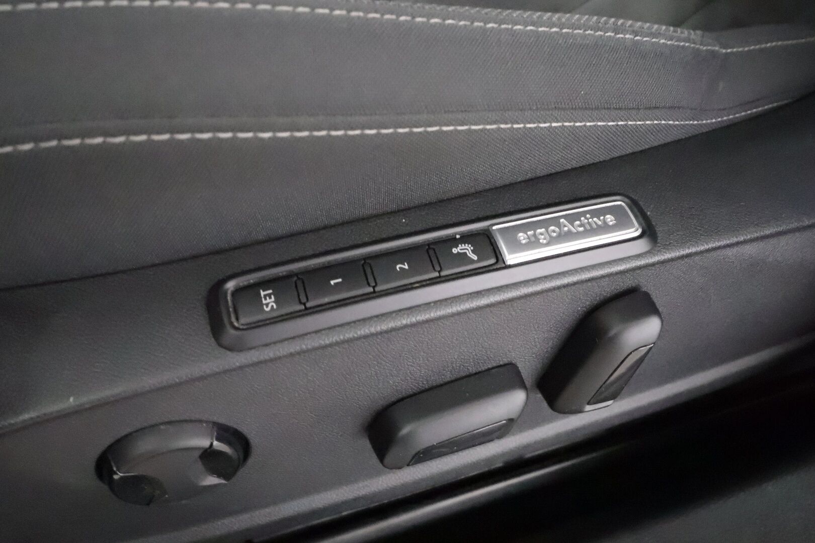 Volkswagen Golf 2021 Style eHybrid 150 kW (PHEV) DSG-automaatti - | Webasto | ACC | HUD | Matrix-LED | P.Kamera | Hierova Sporttipenkki Muistilla | Navi | Kaistavahti | Keyless | Kahdet renkaat | 2x Latauskaapelit | Suomi-auto |