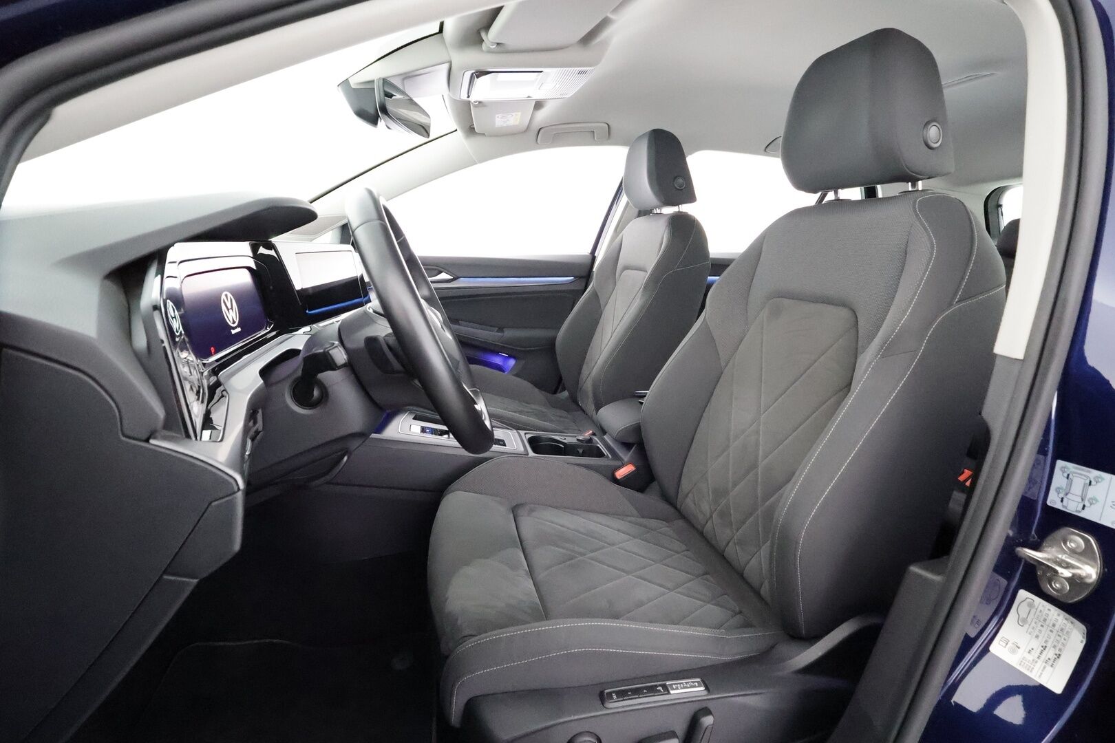 Volkswagen Golf 2021 Style eHybrid 150 kW (PHEV) DSG-automaatti - | Webasto | ACC | HUD | Matrix-LED | P.Kamera | Hierova Sporttipenkki Muistilla | Navi | Kaistavahti | Keyless | Kahdet renkaat | 2x Latauskaapelit | Suomi-auto |