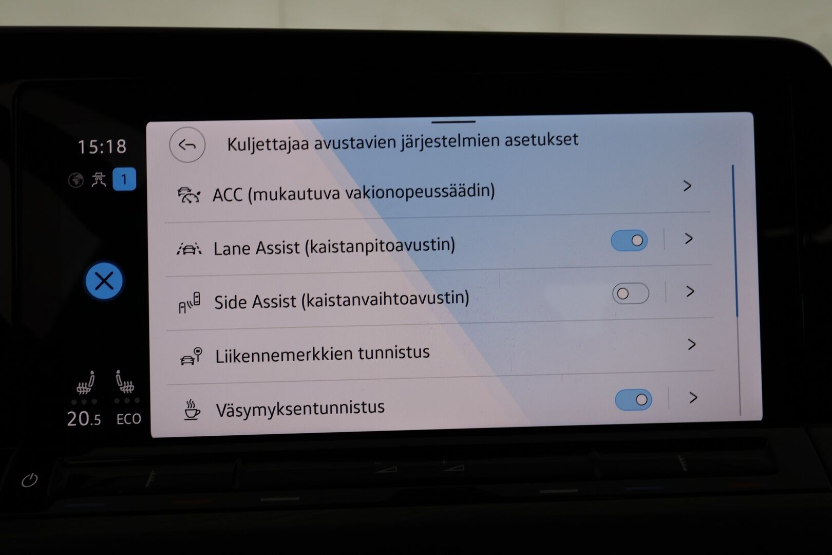 Volkswagen Golf 2021 Style eHybrid 150 kW (PHEV) DSG-automaatti - | Webasto | ACC | HUD | Matrix-LED | P.Kamera | Hierova Sporttipenkki Muistilla | Navi | Kaistavahti | Keyless | Kahdet renkaat | 2x Latauskaapelit | Suomi-auto |
