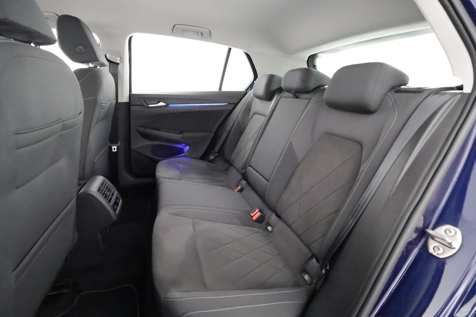 Volkswagen Golf 2021 Style eHybrid 150 kW (PHEV) DSG-automaatti - | Webasto | ACC | HUD | Matrix-LED | P.Kamera | Hierova Sporttipenkki Muistilla | Navi | Kaistavahti | Keyless | Kahdet renkaat | 2x Latauskaapelit | Suomi-auto |