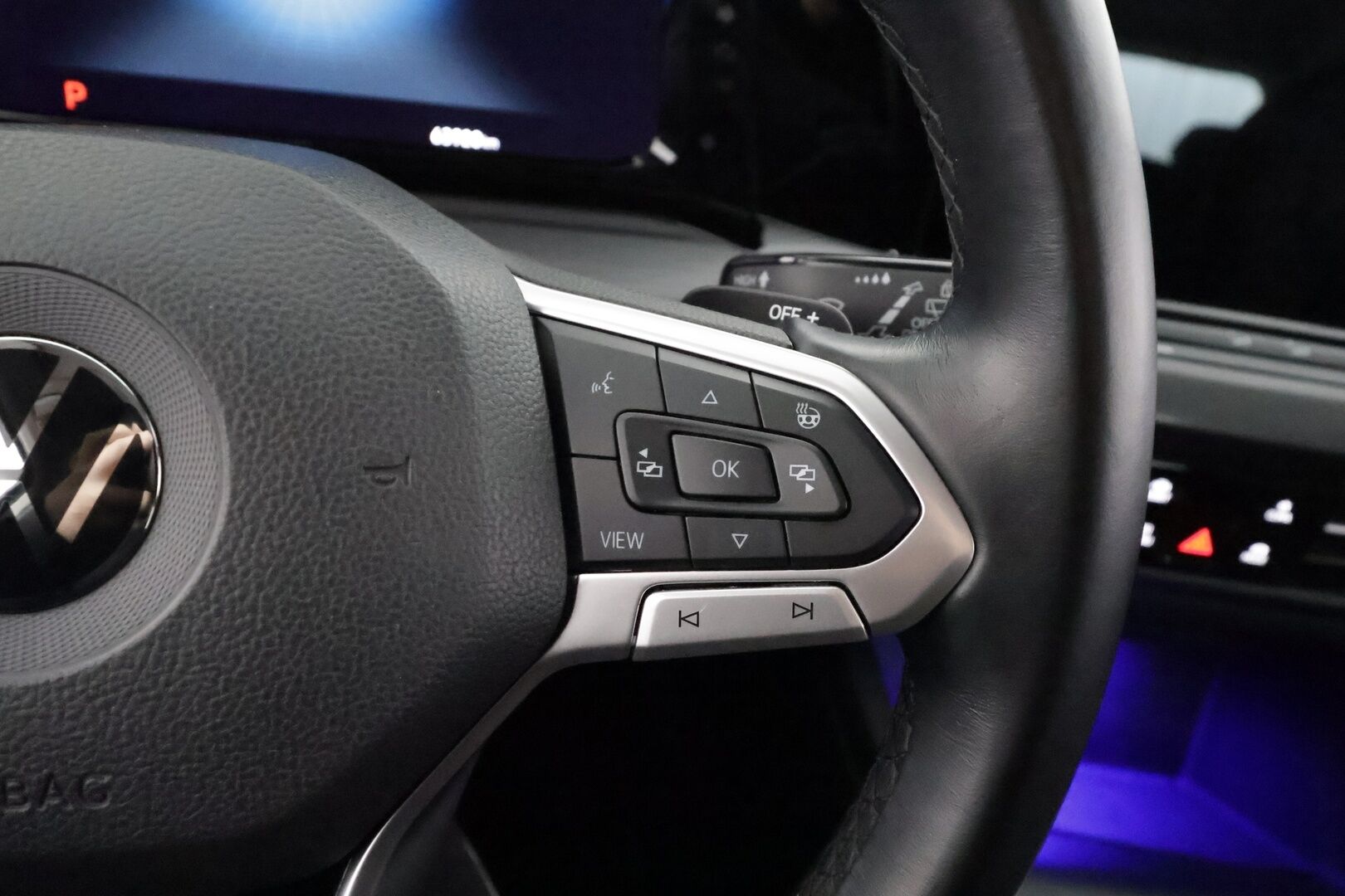 Volkswagen Golf 2021 Style eHybrid 150 kW (PHEV) DSG-automaatti - | Webasto | ACC | HUD | Matrix-LED | P.Kamera | Hierova Sporttipenkki Muistilla | Navi | Kaistavahti | Keyless | Kahdet renkaat | 2x Latauskaapelit | Suomi-auto |
