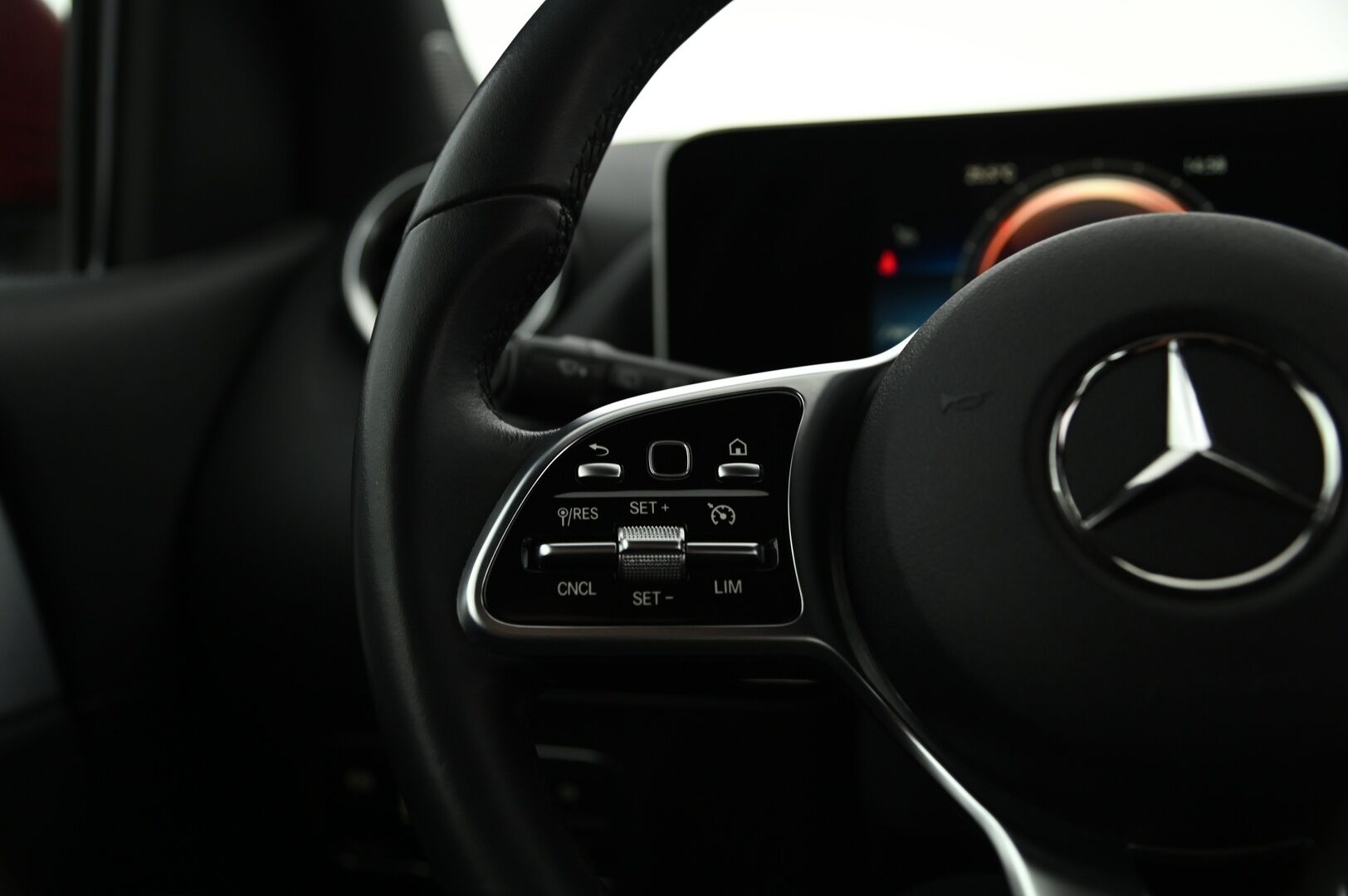 Mercedes-Benz B 2019 180 Farmari (AC)  A *Digimittaristo / S. Koukku / S. Takaluukku / P. Kamera / Sporttipenkit* - Taloudellinen / Tilava / Huippu huoltohistoria!