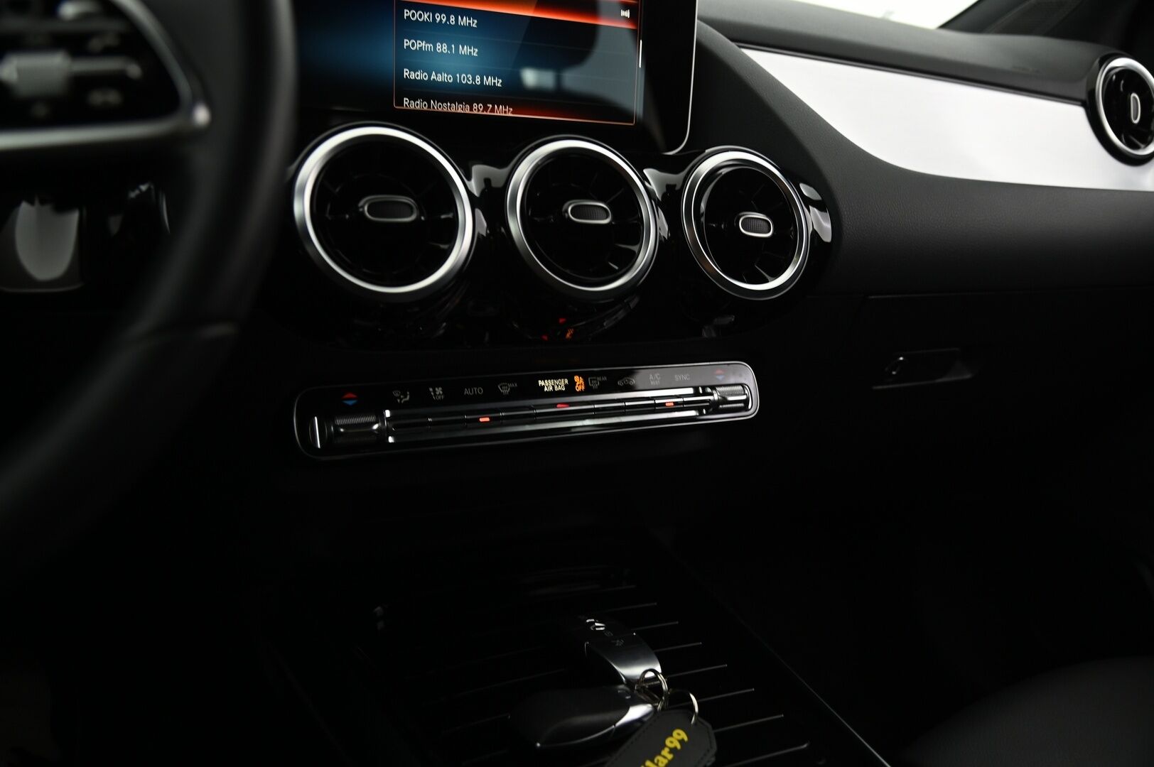 Mercedes-Benz B 2019 180 Farmari (AC)  A *Digimittaristo / S. Koukku / S. Takaluukku / P. Kamera / Sporttipenkit* - Taloudellinen / Tilava / Huippu huoltohistoria!