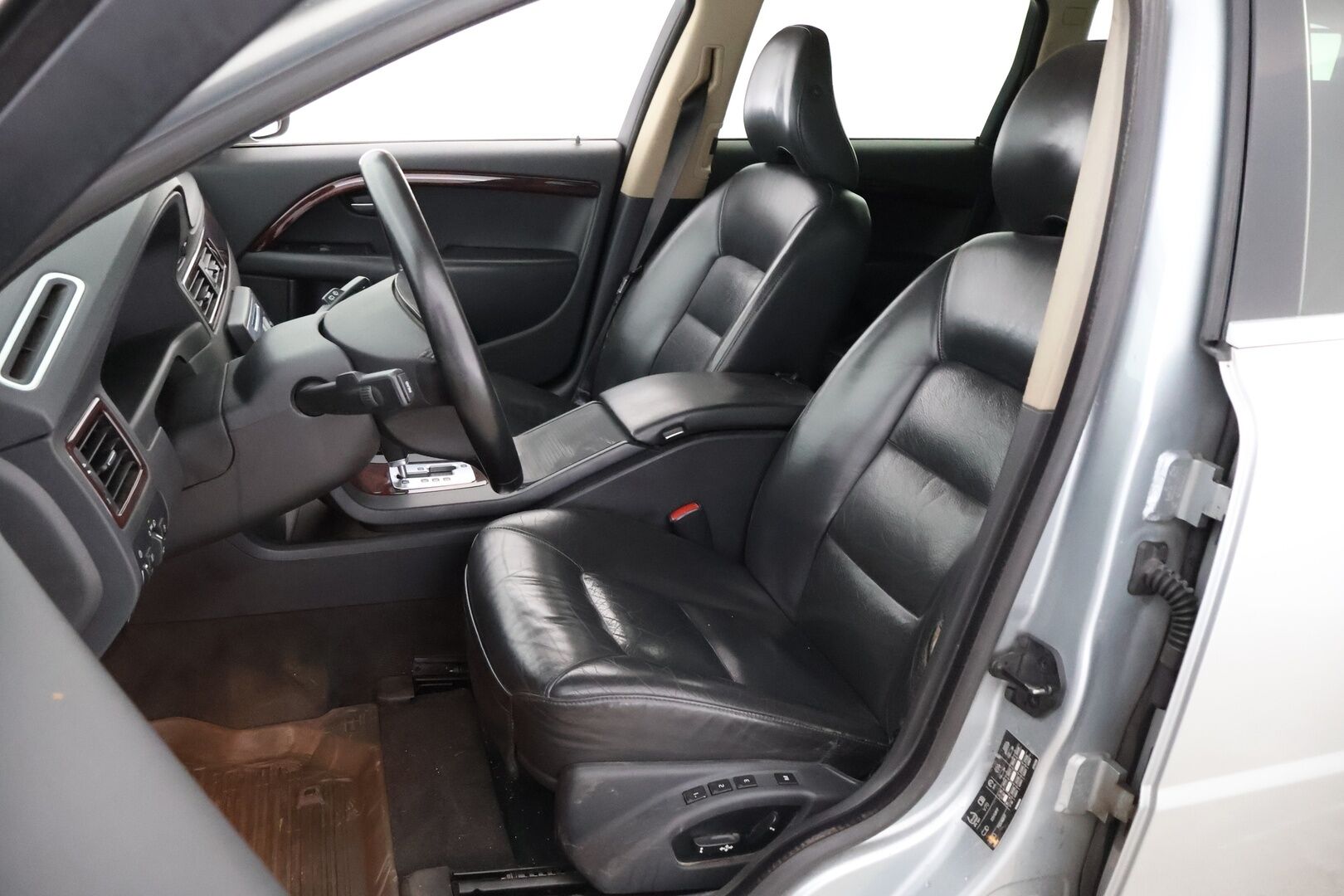 Volvo V70 2008 2,4D Summum aut - MYYDÄÄN HUUTOKAUPAT.COM! 1OM SUOMIAUTO!!!!!!