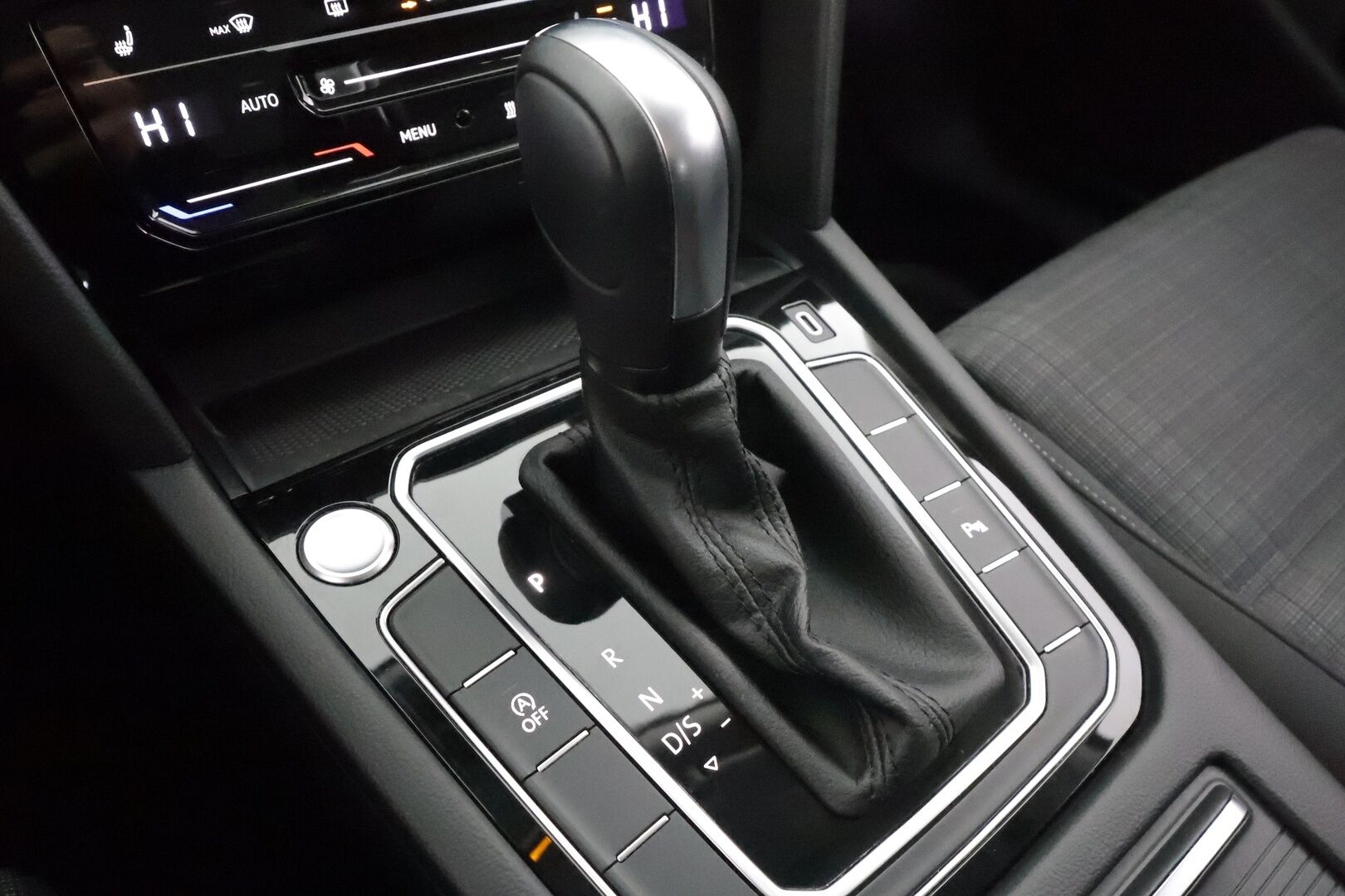 Volkswagen Passat 2021 Variant 2,0 TDI EVO SCR 110 kW DSG * ACC / Webasto / Apple & Android / LED / P.tutkat / 3-alueinen ilmastointi * - 1.om Suomi-auto /  Merkkihuollettu / Kahdet renkaat