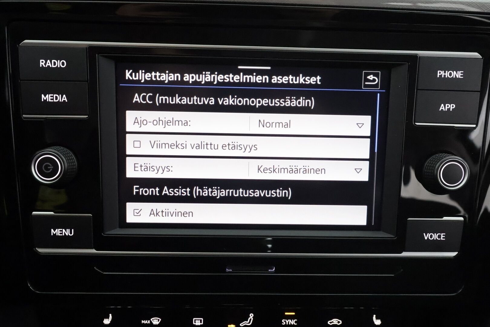 Volkswagen Passat 2021 Variant 2,0 TDI EVO SCR 110 kW DSG * ACC / Webasto / Apple & Android / LED / P.tutkat / 3-alueinen ilmastointi * - 1.om Suomi-auto /  Merkkihuollettu / Kahdet renkaat