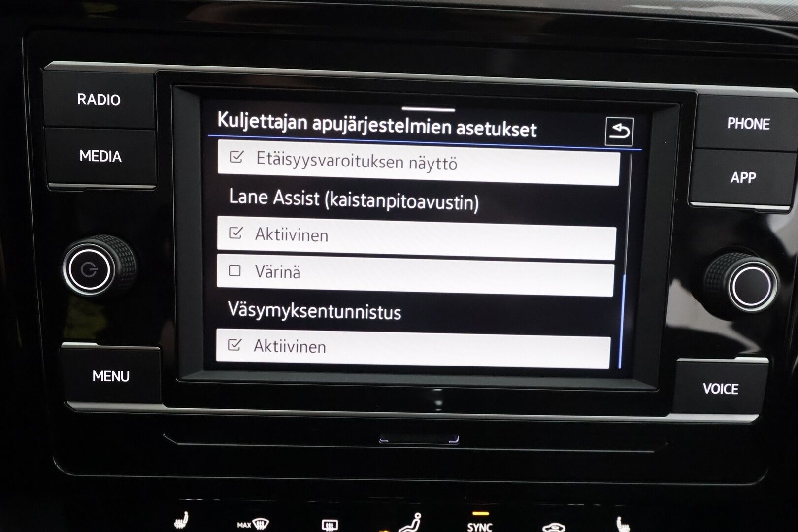 Volkswagen Passat 2021 Variant 2,0 TDI EVO SCR 110 kW DSG * ACC / Webasto / Apple & Android / LED / P.tutkat / 3-alueinen ilmastointi * - 1.om Suomi-auto /  Merkkihuollettu / Kahdet renkaat7 Juuri katsastettu! - HULLUT AVAJAISHULINAT KORKOTARJOUS 3,29 %