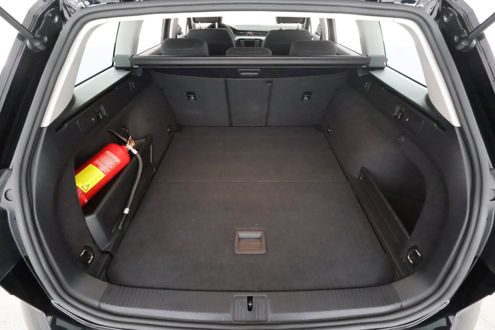 Volkswagen Passat 2021 Variant 2,0 TDI EVO SCR 110 kW DSG * ACC / Webasto / Apple & Android / LED / P.tutkat / 3-alueinen ilmastointi * - 1.om Suomi-auto /  Merkkihuollettu / Kahdet renkaat